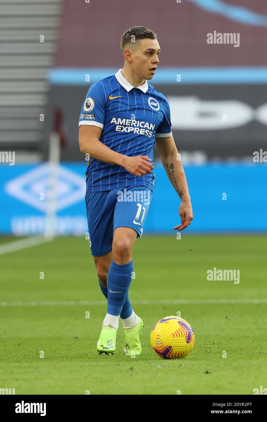 Londres, Royaume-Uni. 27 décembre 2020. Leandro Trossard de Brighton lors du match de la Premier League entre West Ham United et Brighton & Hove Albion au stade de Londres. Credit: James Boardman / Alamy Live News Banque D'Images