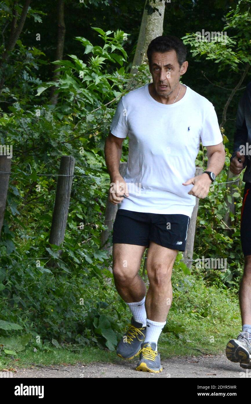 L'ancien président français Nicolas Sarkozy est repéré jogging avec ses  gardes du corps au Bois de Boulogne à Paris, France, le 5 juillet 2013.  Photo par ABACAPRESS.COM Photo Stock - Alamy
