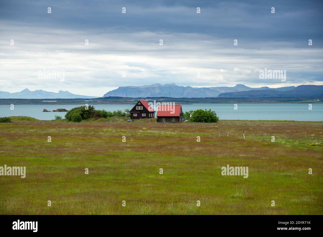 Ferme et côte à Hvalfjordur en Islande Banque D'Images