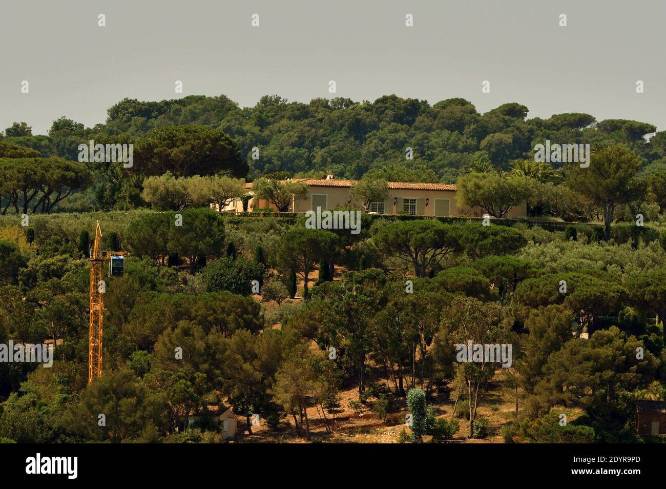 Une photo prise le 10 juillet 2013 montre la villa privée Mandala du magnat  français Bernard Tapie, à Saint-Tropez, Côte d'Azur, France le 10 juillet  2013. Les enquêteurs de corruption en France