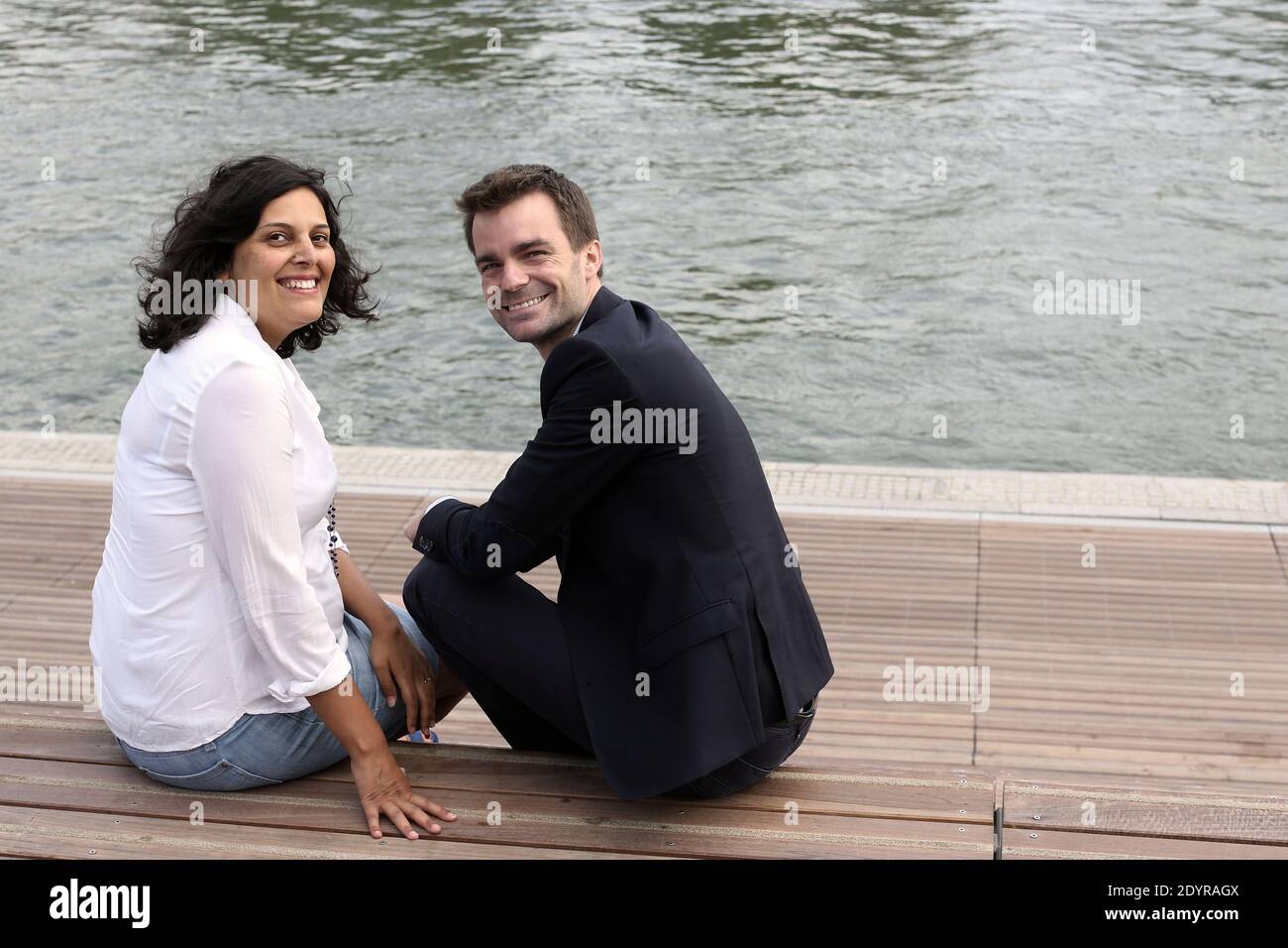 Bruno Julliard et Myriam El Khomri, porte-parole de la candidate du Parti socialiste à l'élection mayonnaise de Paris 2014, Anne Hidalgo, posent à Paris, France, le 11 juillet 2013. Photo de Stephane Lemouton/ABACAPRESS.COM Banque D'Images