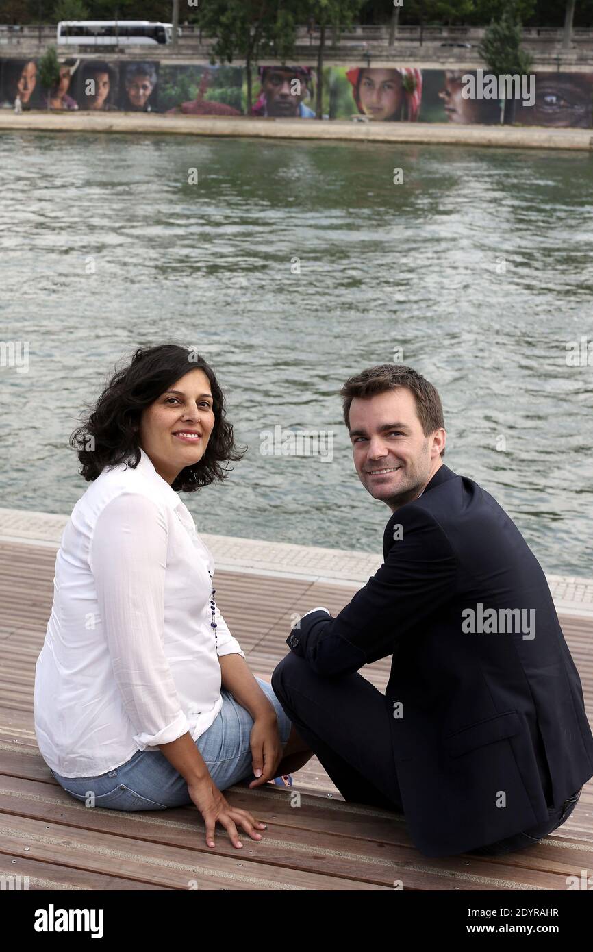 Bruno Julliard et Myriam El Khomri, porte-parole de la candidate du Parti socialiste à l'élection mayonnaise de Paris 2014, Anne Hidalgo, posent à Paris, France, le 11 juillet 2013. Photo de Stephane Lemouton/ABACAPRESS.COM Banque D'Images