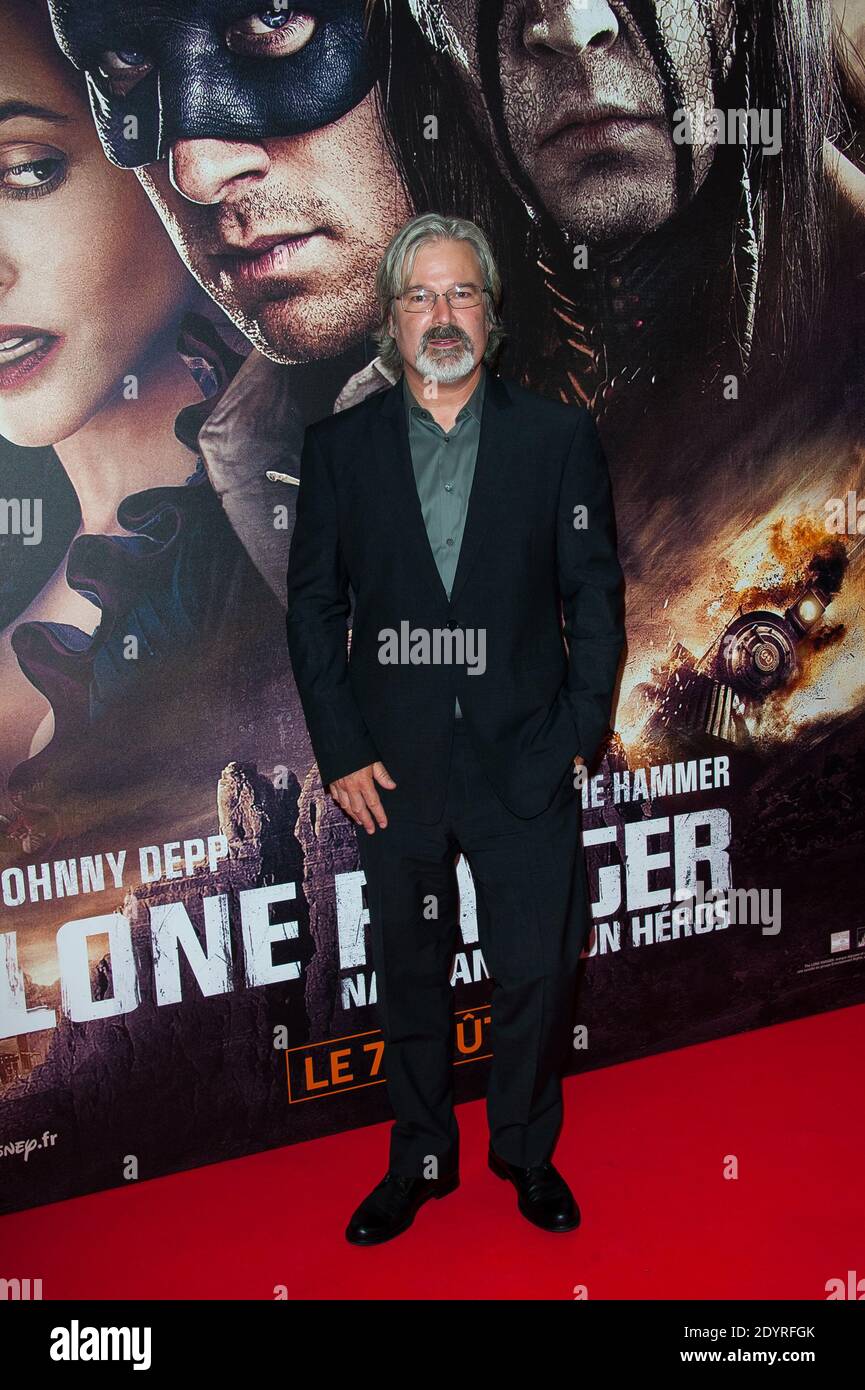 Le réalisateur Gore Verbinski assistait à la première française du film "Lone Ranger" qui s'est tenu au théâtre UGC Normandie à Paris, en France, le 24 juillet 2013. Photo de Nicolas Genin/ABACAPRESS.COM Banque D'Images