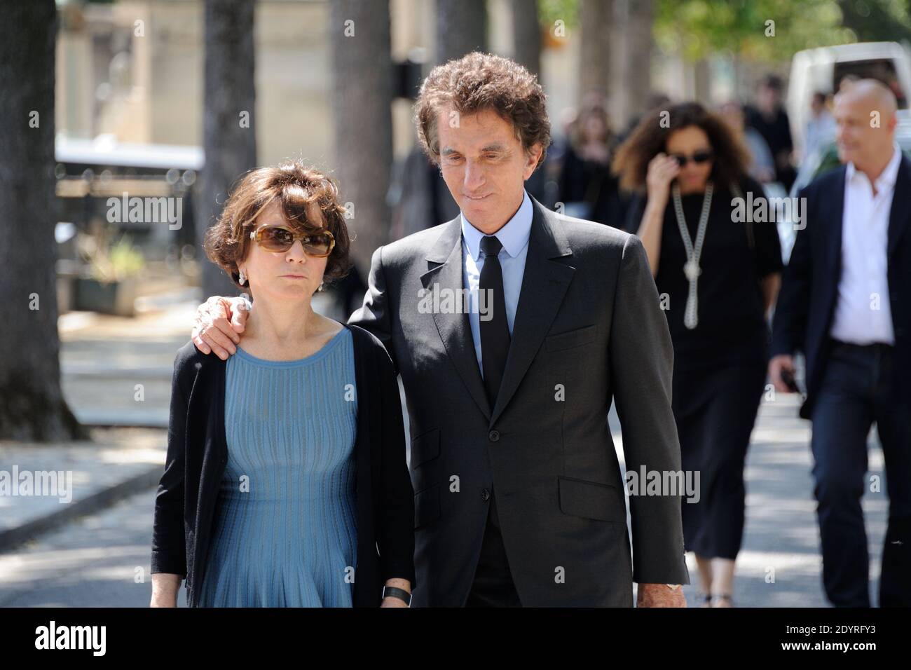 L'ancien ministre de la Culture Jack Lang, son épouse Monique assistant