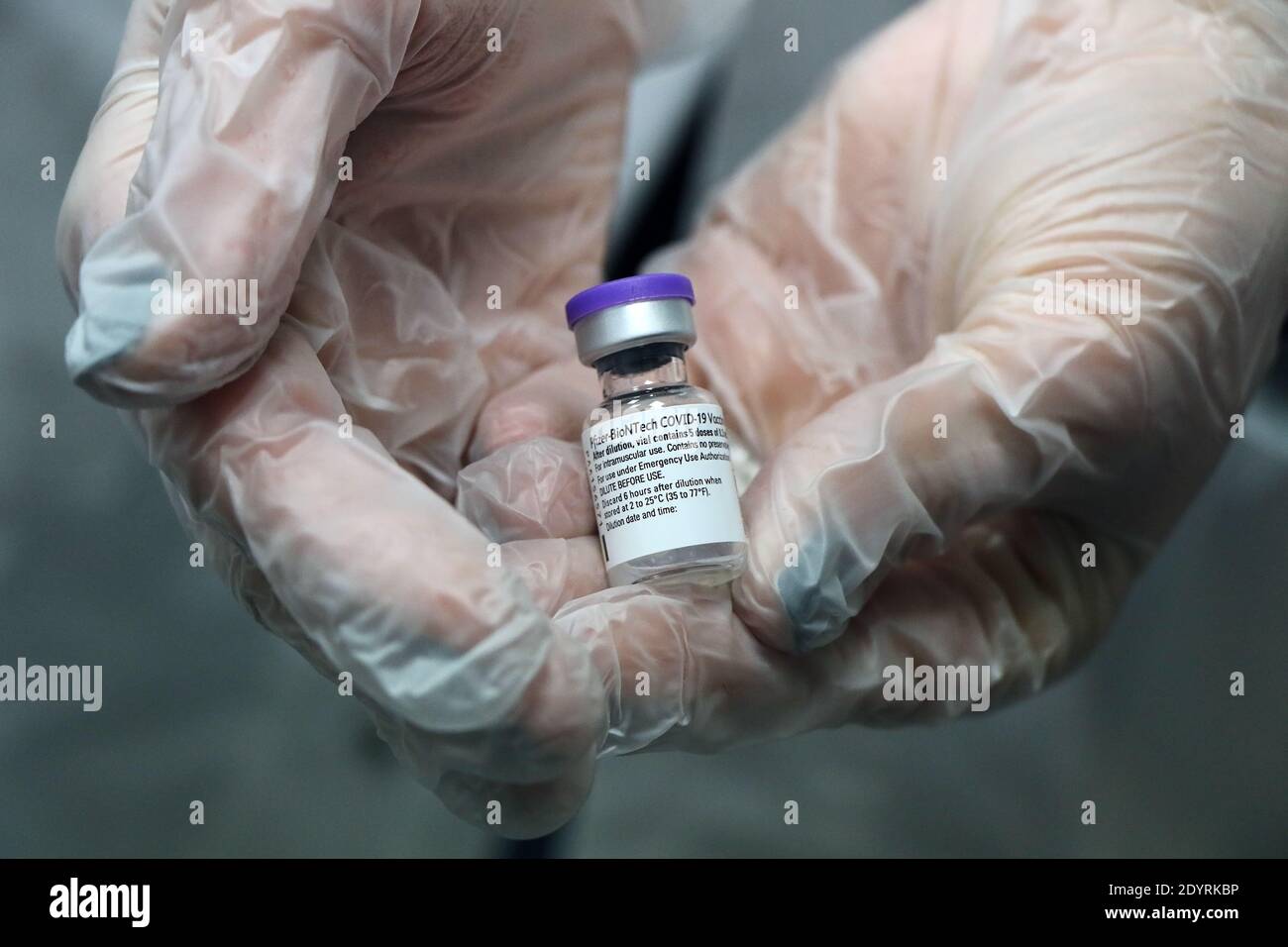 Jour VAX. Vaccin Covid-19 coronavirus Pfizer - Premier vaccin à Taranto, Puglia, Italie Banque D'Images
