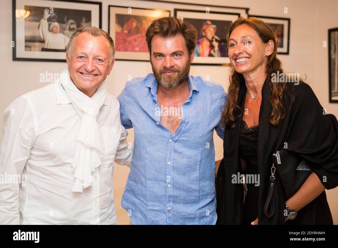 Clovis Cornillac, Jean-Michel Aulas et sa femme posent au 29e Festival de  Ramatuelle à Ramatuelle, au sud de la France, le 8 août 2013. Photo de  Cyril Bruneau/ABACAPRESS.COM Photo Stock - Alamy