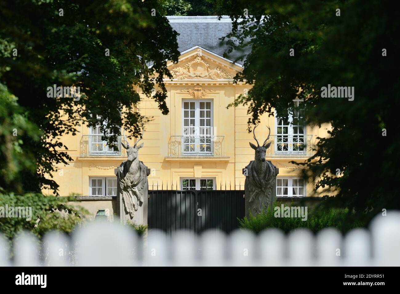 Vue sur le Pavillon de la Lanterne à Versailles, France, le 13 août 2013.  Le président français François Hollande passera ses vacances d'été dans cet  ancien pavillon de chasse près du château