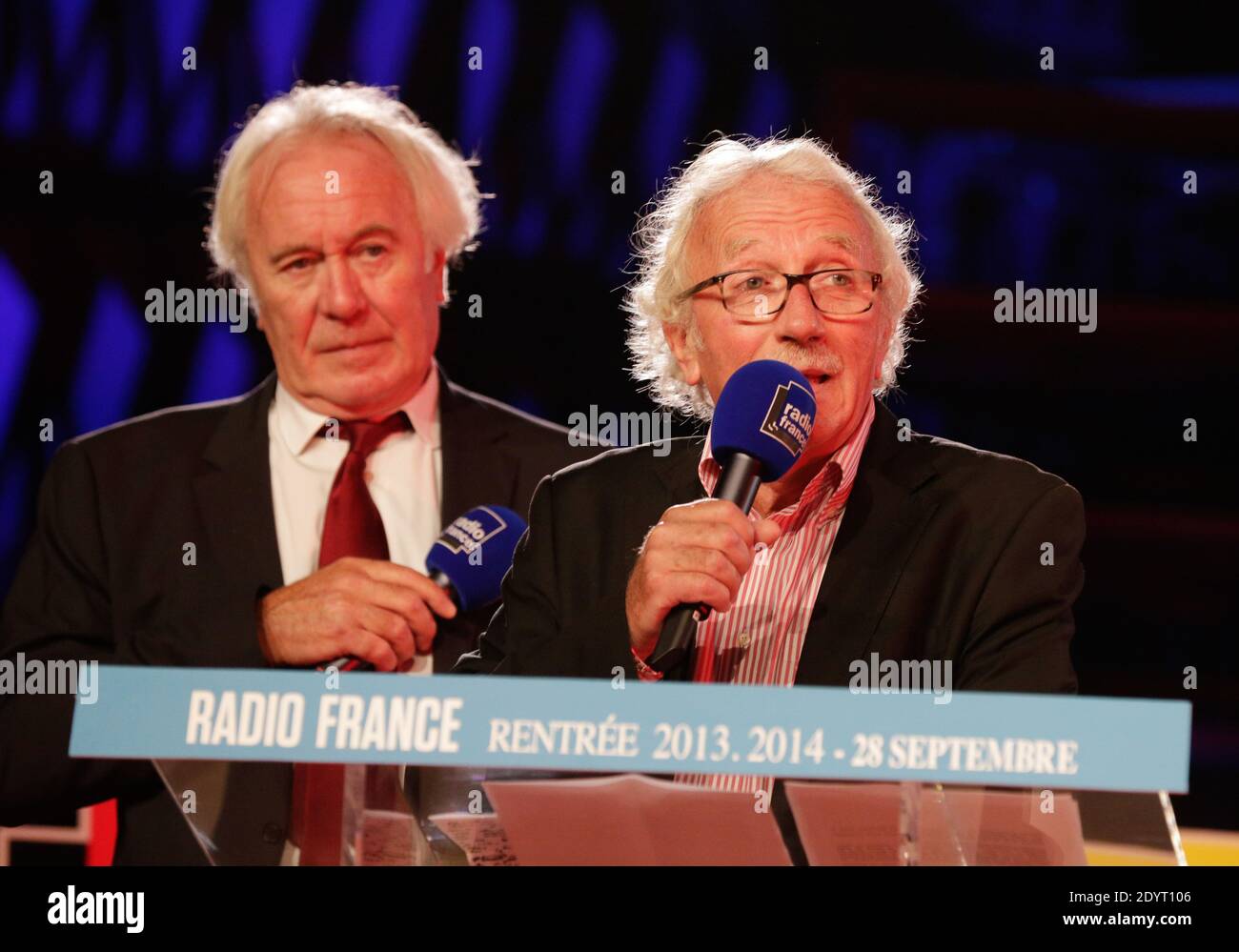 Jacques Vendroux et Jean-Luc Hees assistent à la conférence de presse  annuelle de radio France qui s'est tenue à la Maison de la radio, à Paris,  le 28 août 2013. Photo de
