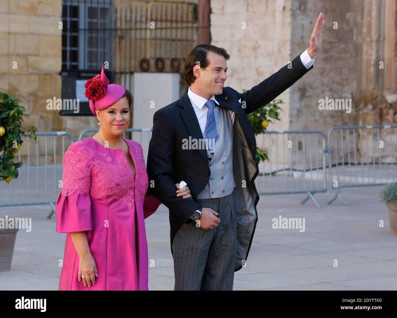 Le marié Prince Felix de Luxembourg arrivant avec sa mère Grande Duchesse Maria Teresa pour son mariage religieux à Claire Lademacher à la basilique Sainte-Marie-Madeleine, à Saint-Maximin-la-Sainte-Baume, dans le sud de la France, le 21 septembre 2013. Photo par ABACAPRESS.COM Banque D'Images