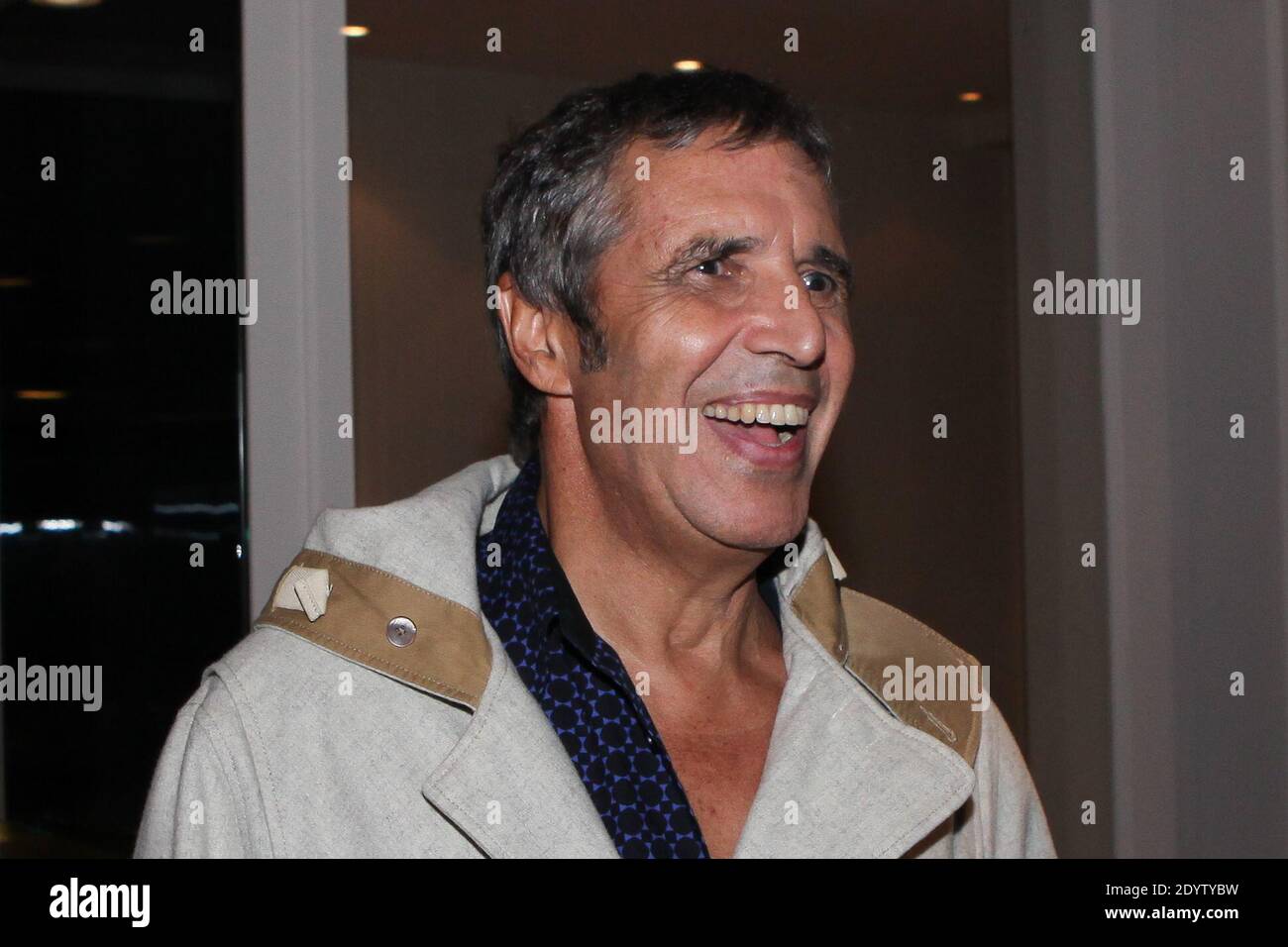 Julien Clerc arrive à l'enregistrement de la TV Show-vivre Dimanche qui s'est tenue au Studio Gabriel à Paris, France, le 24 septembre 2013. Photo de Audrey Poree/ABACAPRESS.COM Banque D'Images