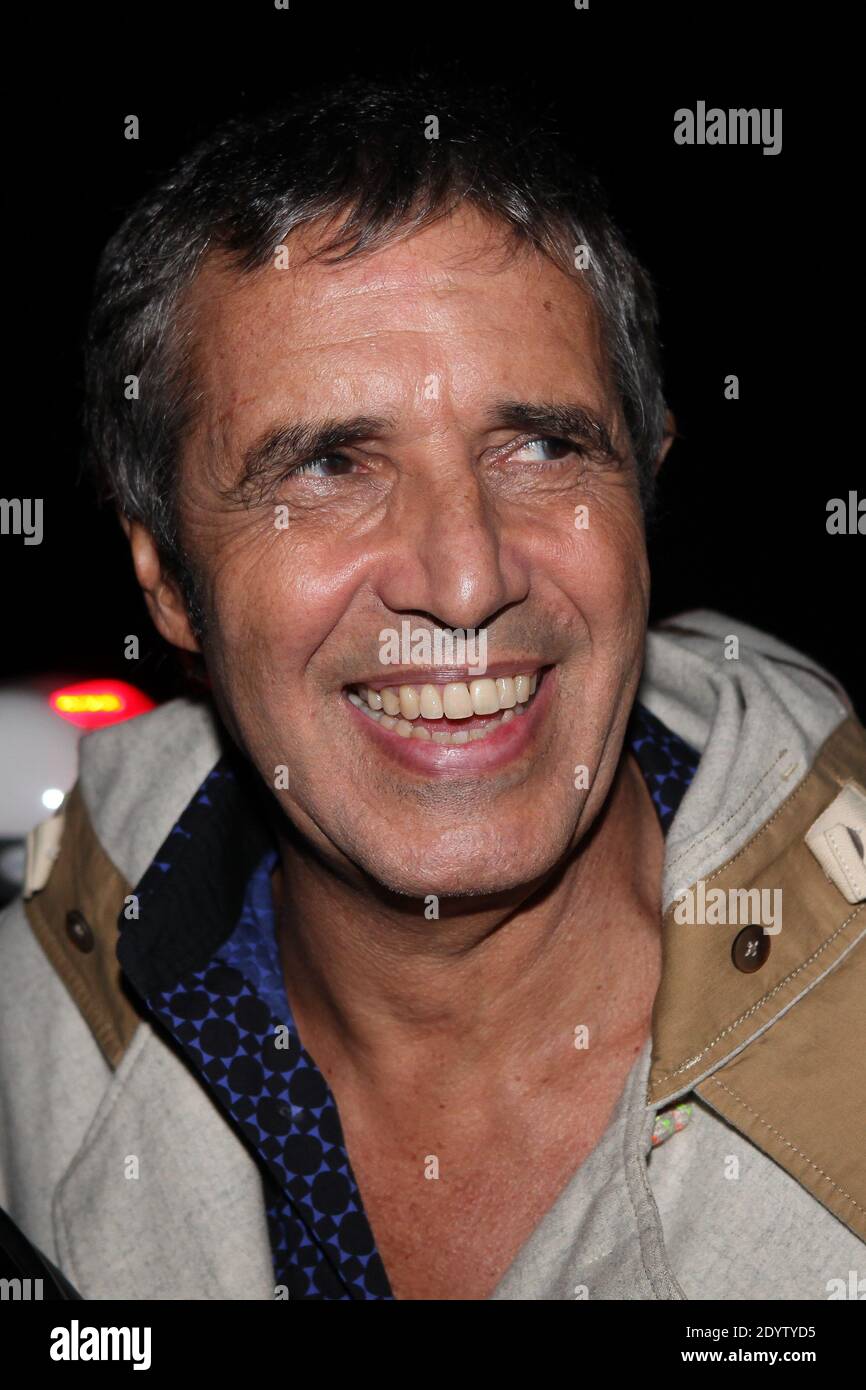 Julien Clerc arrive à l'enregistrement de la TV Show-vivre Dimanche qui s'est tenue au Studio Gabriel à Paris, France, le 24 septembre 2013. Photo de Audrey Poree/ABACAPRESS.COM Banque D'Images