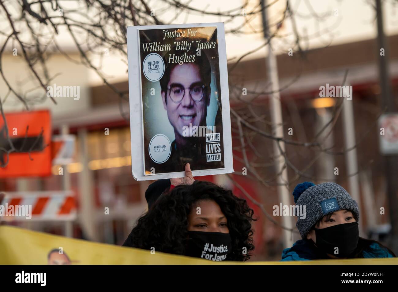 St. Paul, Minnesota. Les manifestants se rassemblent au-dessus d'un officier impliqué dans des tirs et contre la brutalité de la police. Banque D'Images