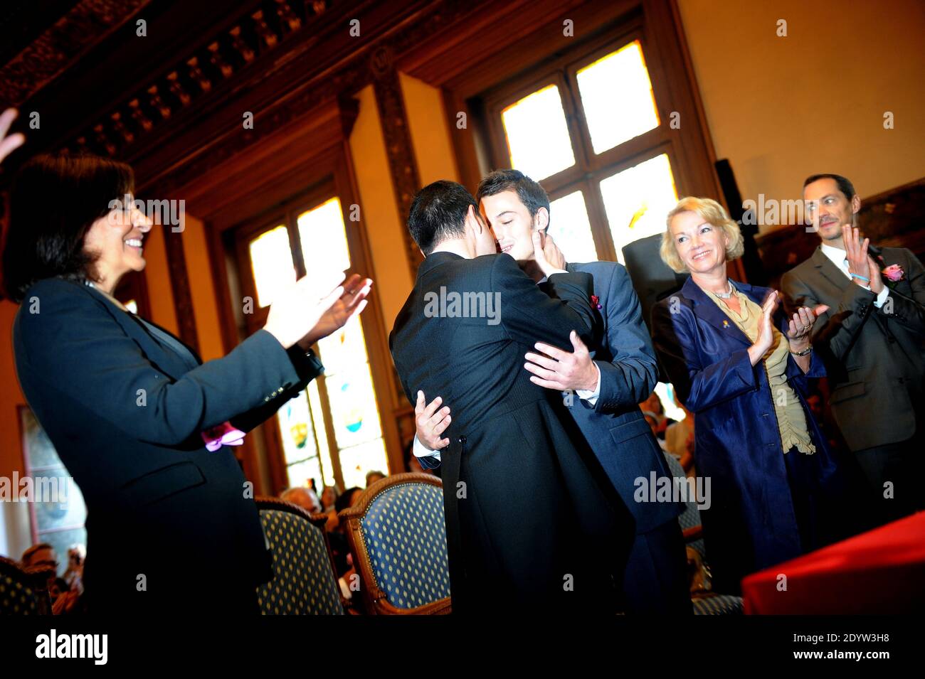 Mariage du responsable régional PS Jean Luc Romero et Christophe Michel par  le maire de Paris Bertrand Delanoe a la mairie du XII eme arrdt à Paris,  France le 27 septembre 2013.