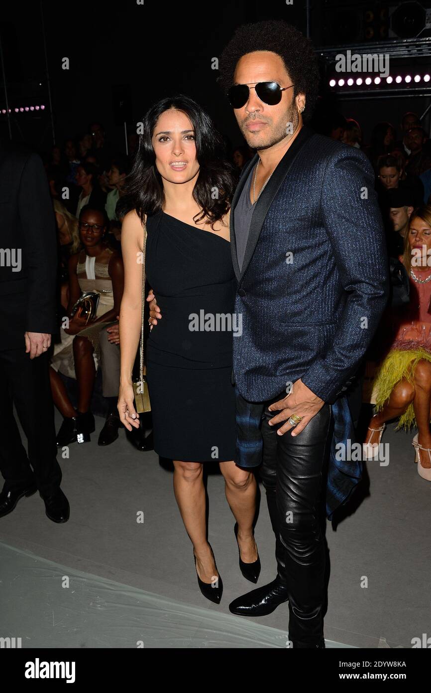 Salma Hayek et Lenny Kravitz assistent au salon de la collection Printemps-été 2014 prêt-à-porter de Saint Laurent qui s'est tenu au Grand Palais à Paris, en France, le 30 septembre 2013. Photo de Nicolas Briquet/ABACAPRESS.COM Banque D'Images