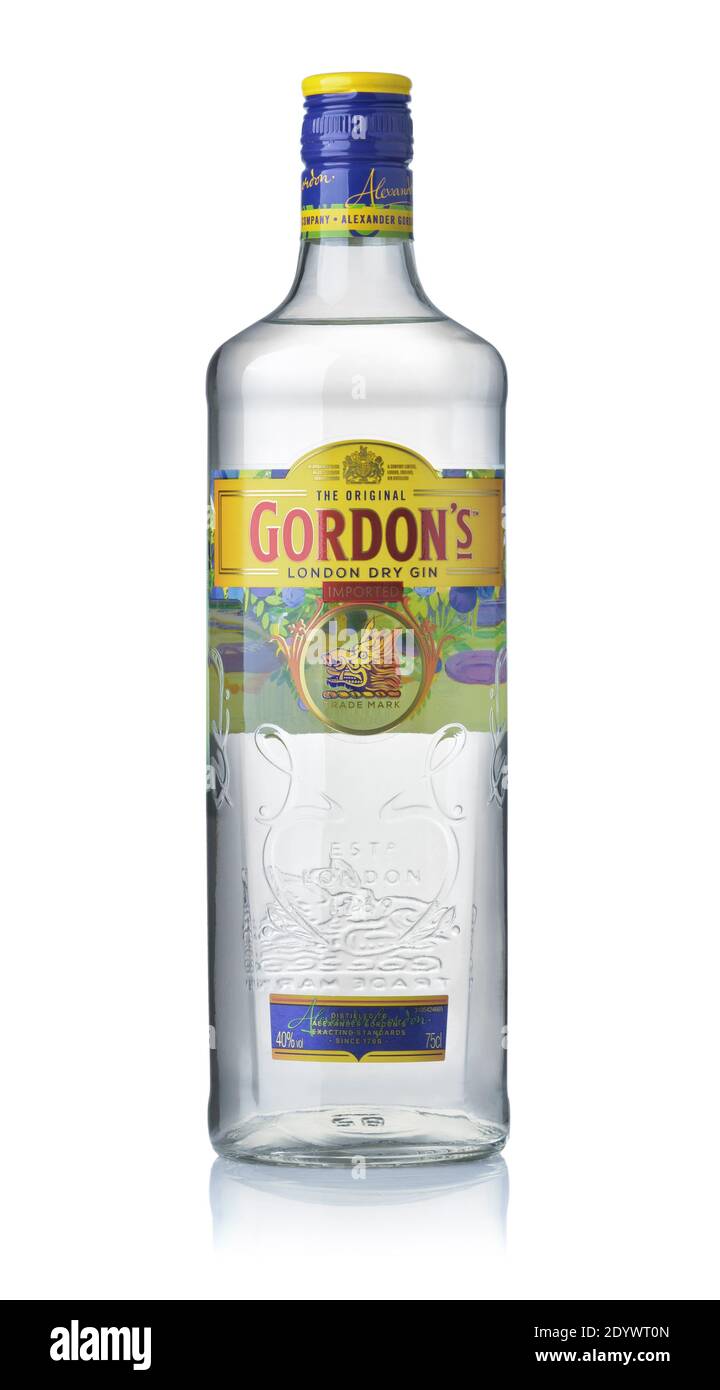 Samara, Russie - septembre 2020. Photo de produit de la bouteille de Gin sec London originale de Gordon isolée sur blanc Banque D'Images