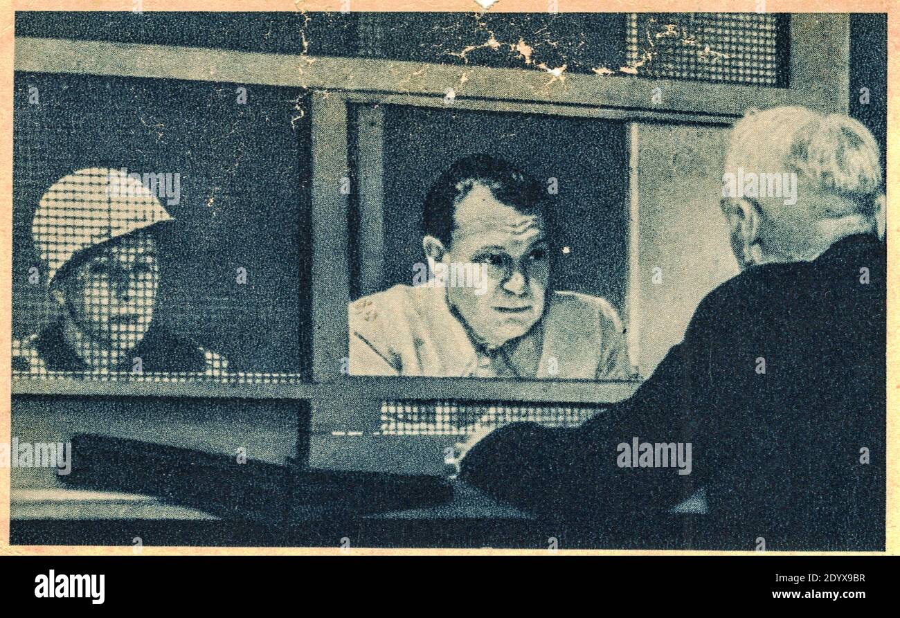NUREMBERG, ALLEMAGNE - 1946: Le défendeur Hermann Goering consulte son avocat, le Dr Otto Stahmer, à la prison de Nuremberg de l'armée internationale Banque D'Images
