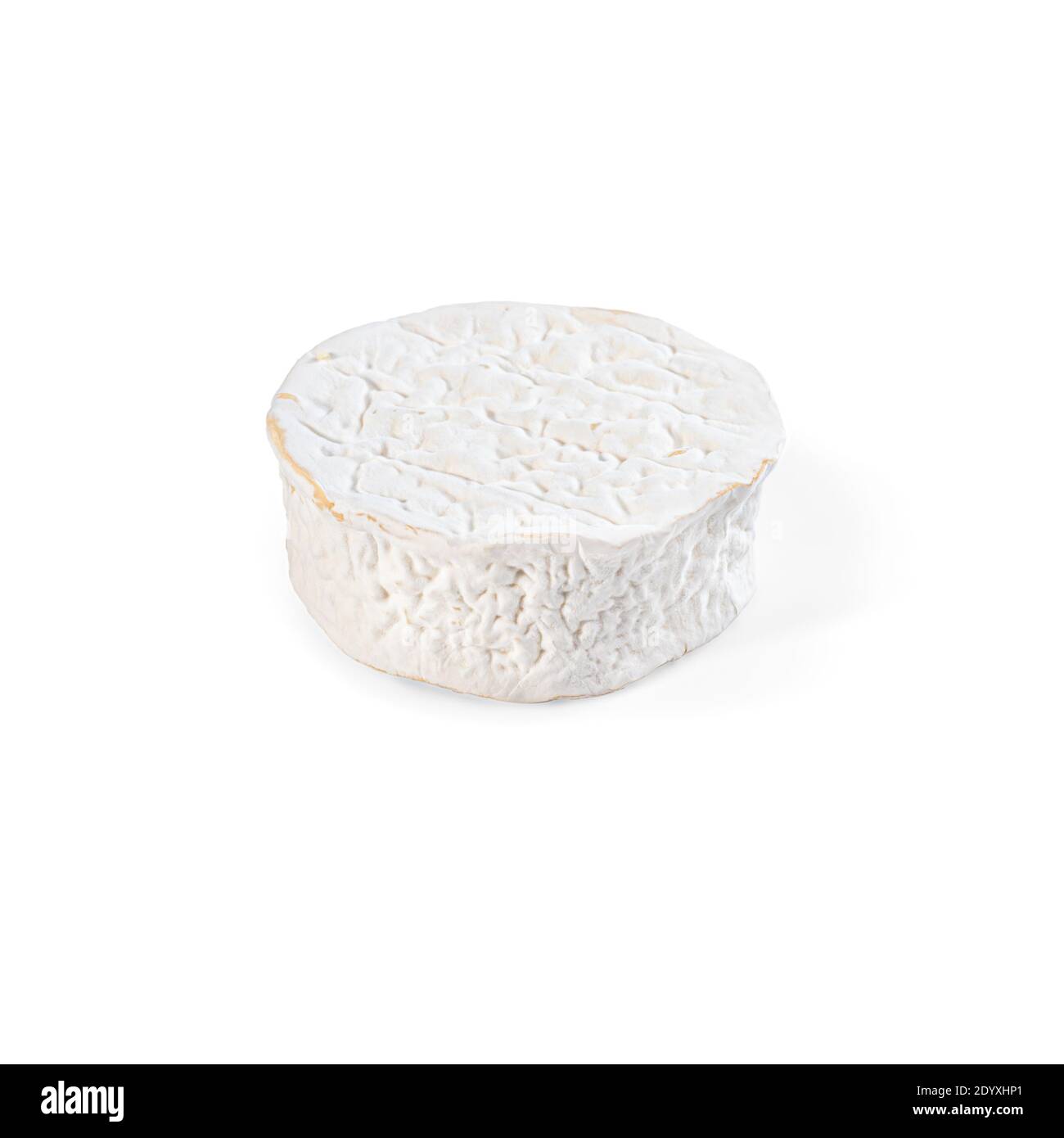 Roue de fromage Brie ou Camembert isolée sur fond blanc. Fromage Camembert ou brie affiné à la pâte blanche Banque D'Images