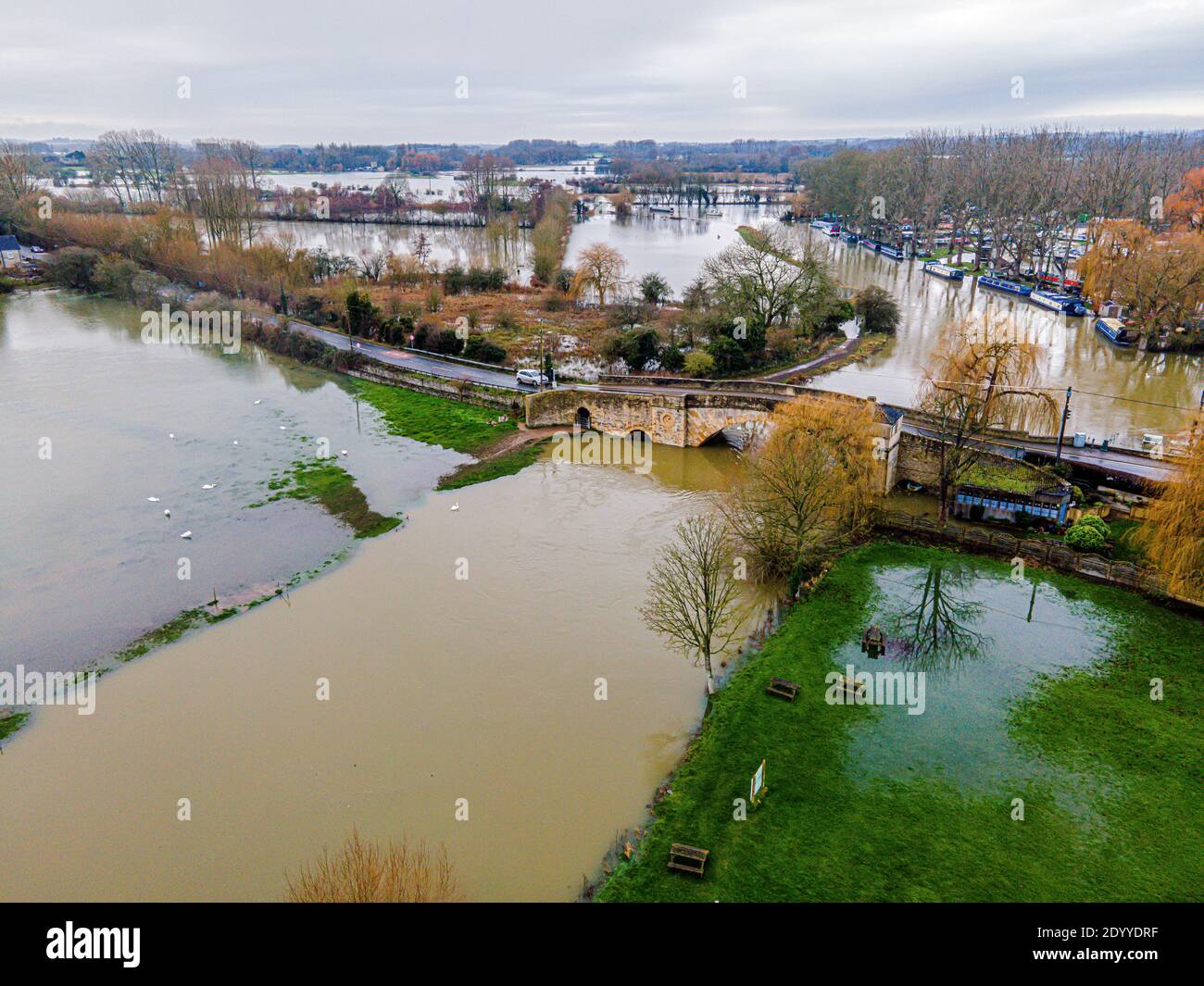 La Tamise brise ses berges 28/12/2020 Banque D'Images