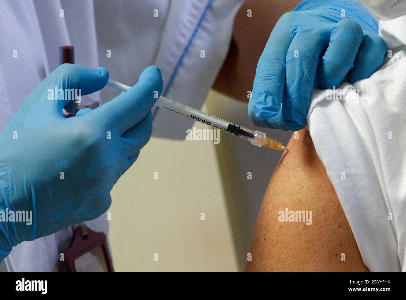 Rome, Italie. 28 décembre 2020. Début de la vaccination du personnel de l'hôpital Policlinico Umberto I. Crédit: Riccardo de Luca - mise à jour des images/Alamy Live News Banque D'Images