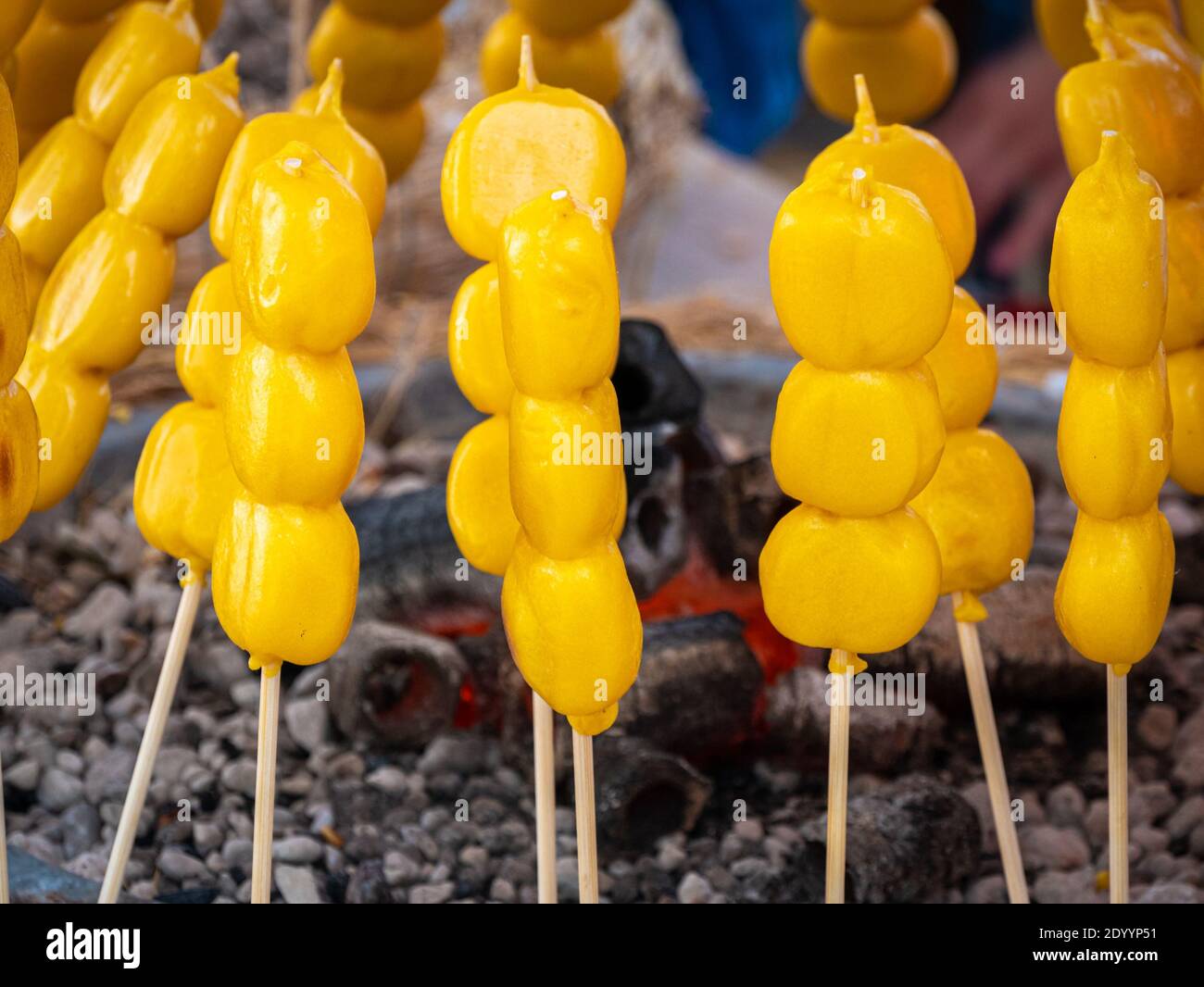 Japanese Street Food Dango riz déboulant sucré Banque D'Images