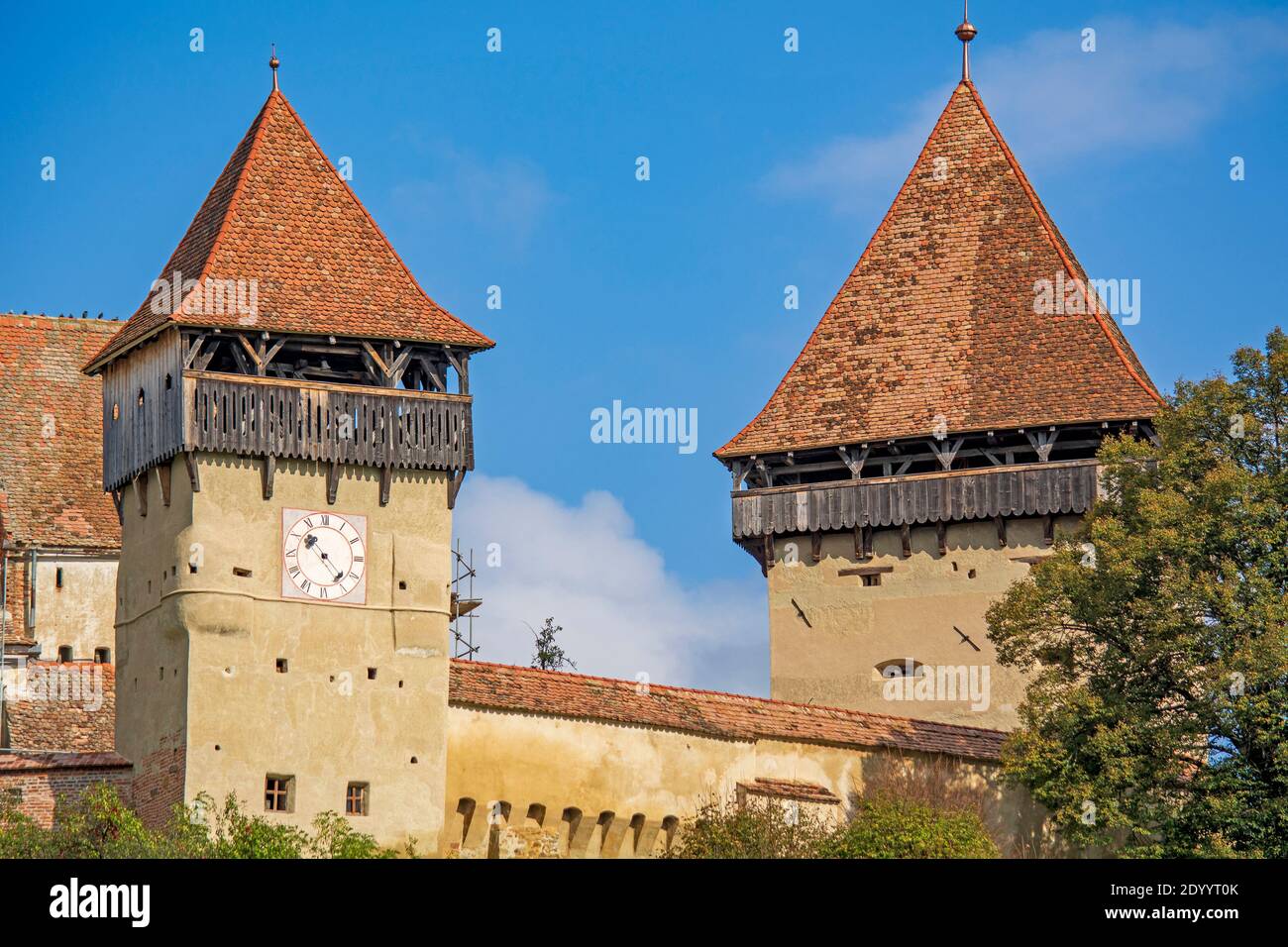 Église évangélique médiévale-saxonne fortifiée dans le village Alma VII (Almen en allemand) Transylvanie, Roumanie Banque D'Images