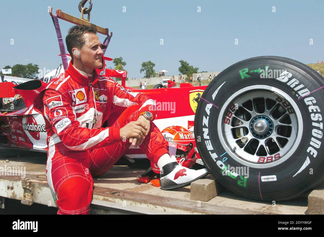 Le pilote allemand de Formule 1 Michael Schumacher de Ferrari a un problème technique lors du premier tour d'entraînement dans le G.P de Hongrie, sur le circuit Hungaroring, près de Budapest, Hongrie, le 29 juillet 2005. Photo de Thierry Gromik/ABACAPRESS.COM Banque D'Images