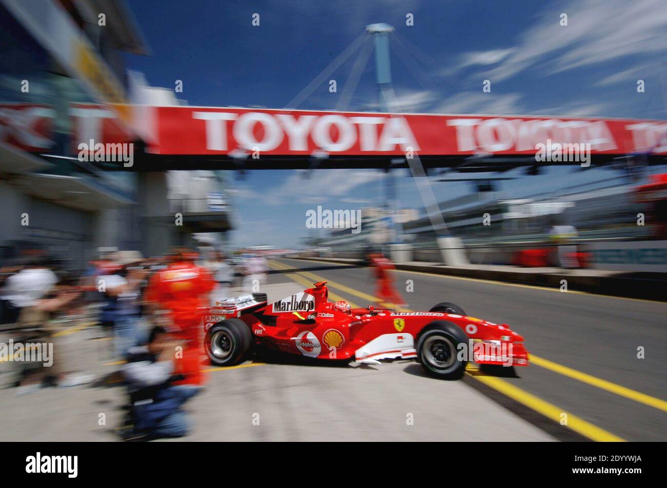 Michael Schumacher, pilote allemand de Formule 1 (écurie Ferrari), lors de la session d'entraînement au Grand Prix européen de Formule 1 sur le circuit de Nurburgring, en Allemagne, le 27 mai 2005. Photo de Thierry Gromik/CAMELEON/ABACA. Banque D'Images