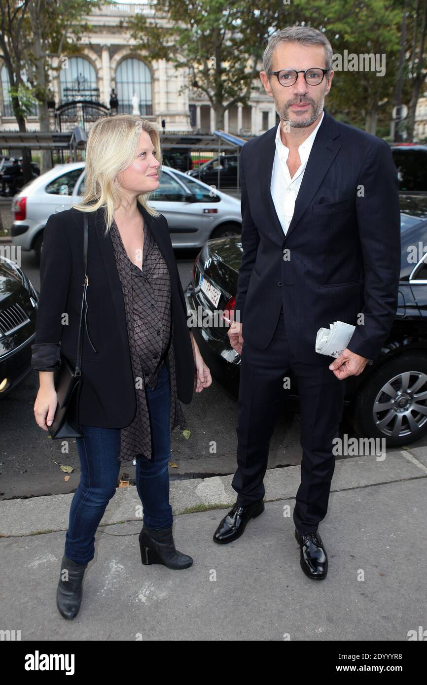 Femme enceinte Melanie Thierry et Lambert Wilson arrivant au salon de la collection Printemps ete 2014 de Paul Joe pret a porter qui s est tenu au Palais de Tokyo a Paris en France le