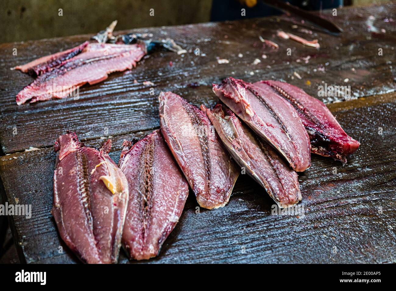 Yasuhisa Serizawa dans Nishiizu-Cho la fabrication Katsuobushi, Shizuoka, Japon Banque D'Images