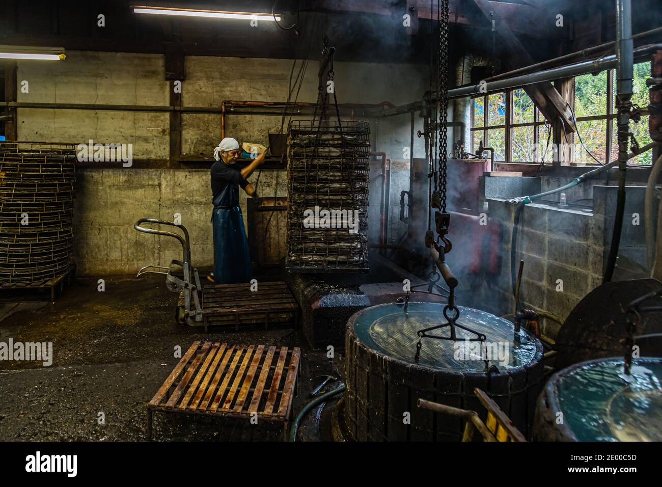 Yasuhisa Serizawa dans Nishiizu-Cho la fabrication Katsuobushi, Shizuoka, Japon Banque D'Images