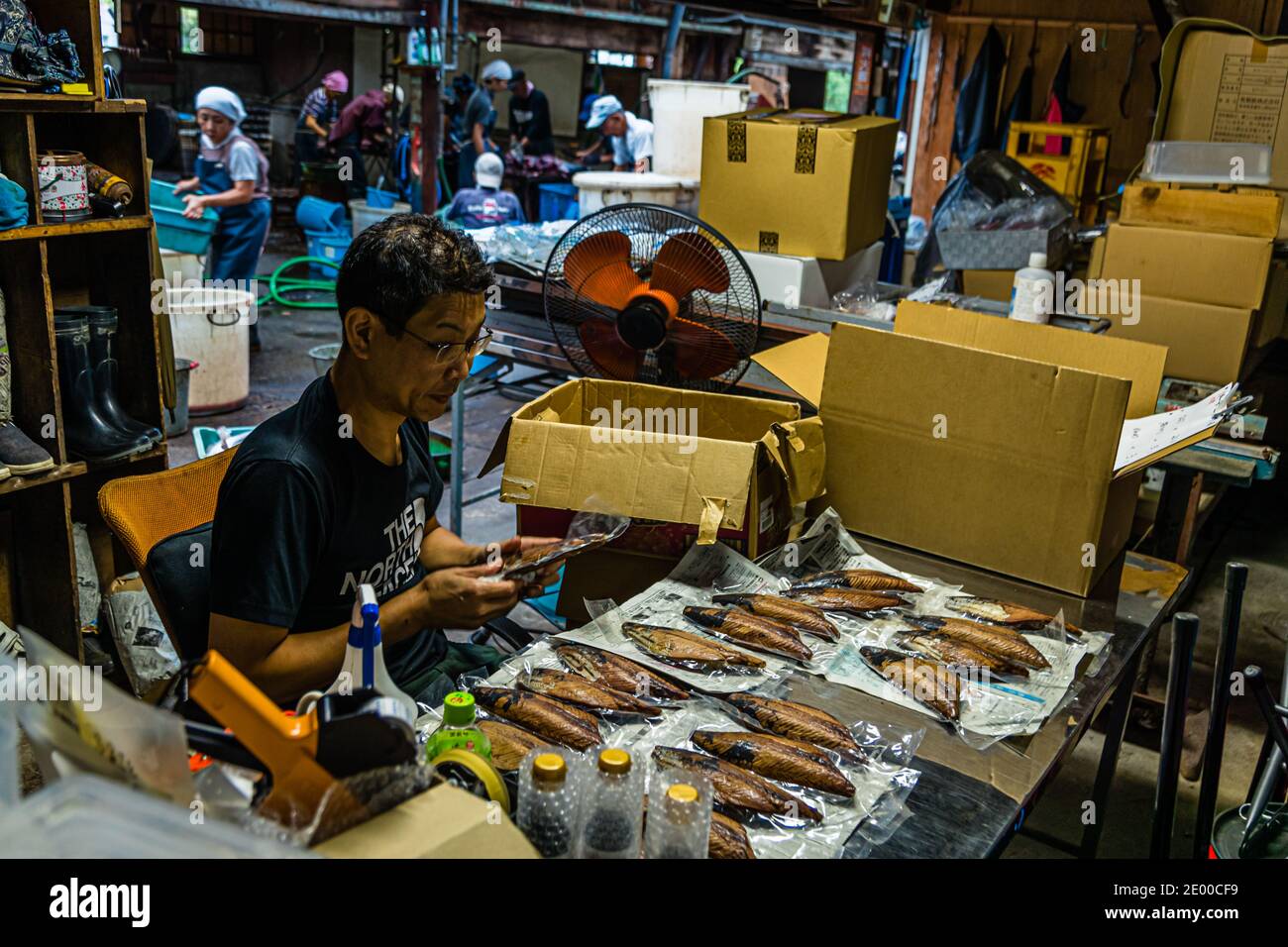 Yasuhisa Serizawa dans Nishiizu-Cho la fabrication Katsuobushi, Shizuoka, Japon Banque D'Images