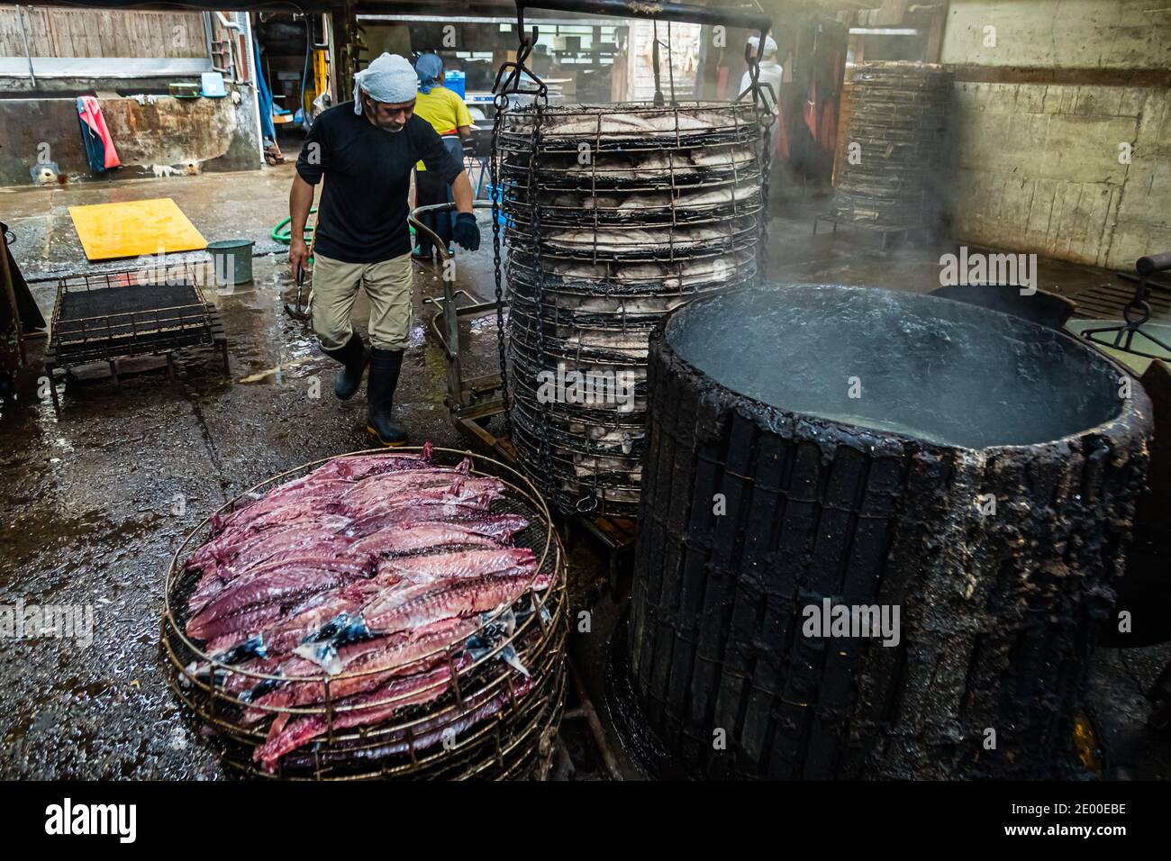 Yasuhisa Serizawa dans Nishiizu-Cho la fabrication Katsuobushi, Shizuoka, Japon Banque D'Images