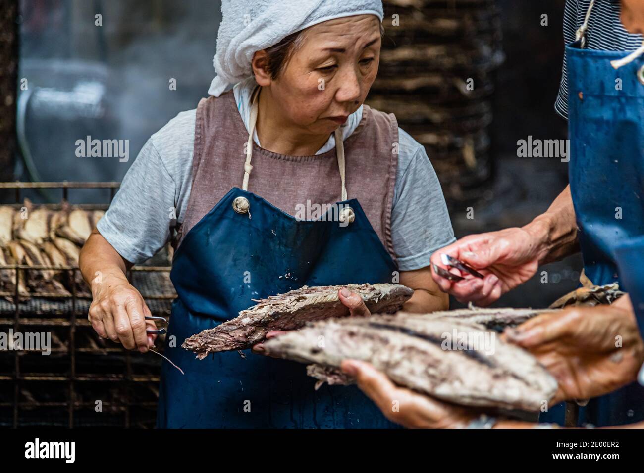 Yasuhisa Serizawa dans Nishiizu-Cho la fabrication Katsuobushi, Shizuoka, Japon Banque D'Images
