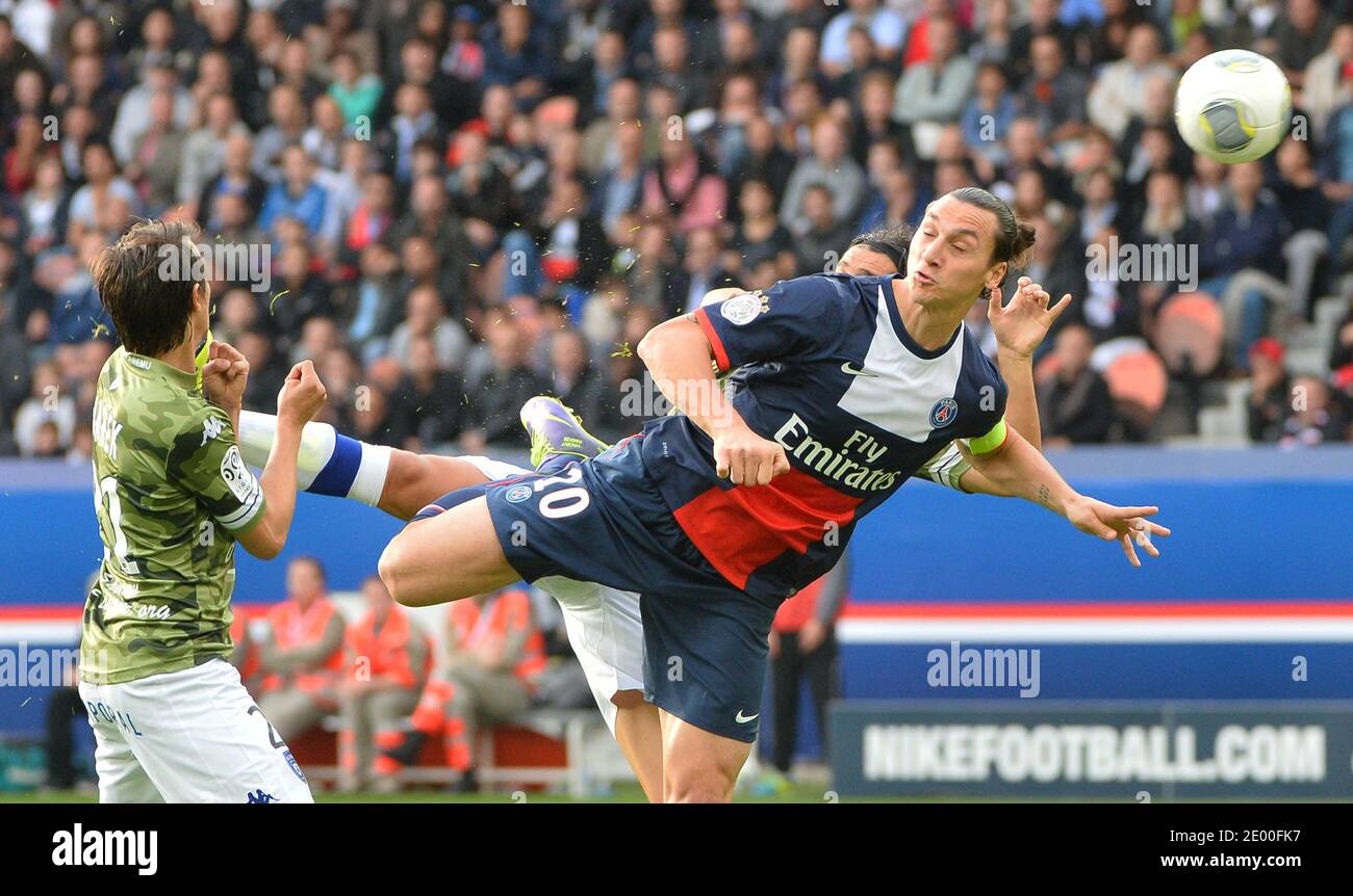 Zlatan Ibrahimovic du PSG lors du match de football de la première Ligue française, Paris Saint-Germain contre SC Bastia au stade du Parc des Princes à Paris, France, le 19 octobre 2013. Photo de Christian Liewig Banque D'Images