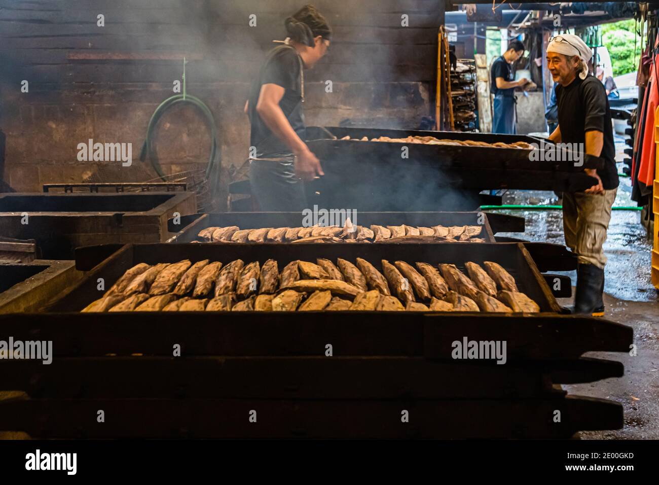 Yasuhisa Serizawa dans Nishiizu-Cho la fabrication Katsuobushi, Shizuoka, Japon Banque D'Images