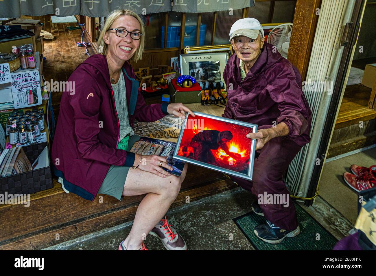Yasuhisa Serizawa dans Nishiizu-Cho la fabrication Katsuobushi, Shizuoka, Japon Banque D'Images