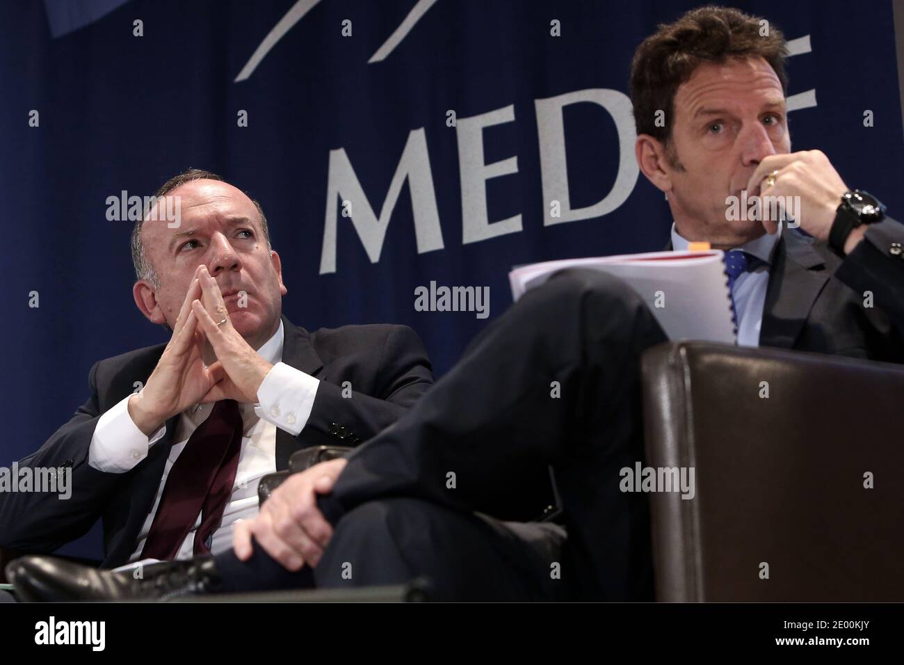 Pierre GATTAZ, président de MEDEF, et Geoffroy Roux de Bezieux, vice-président de Medef assistent à une réunion au siège de Medef à Paris le 29 octobre 2013. Montebourg a réitéré ses critiques à l'égard de l'Allemagne, d'un euro fort et des politiques d'austérité à travers l'Europe, lors d'un discours au MEDEF aujourd'hui, quelques jours avant le 20ème anniversaire du Traité de Maastricht. Photo de Stephane Lemouton/ABACAPRESS.COM Banque D'Images