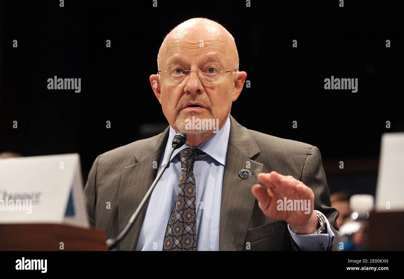 Le directeur du renseignement national James Clapper témoigne lors d'une audience devant le comité du renseignement de la Chambre (Select) sur Capitol Hill à Washington, DC, USA, le 29 octobre 2013. Photo par Olivier Douliery/ABACAPRESS.COM Banque D'Images