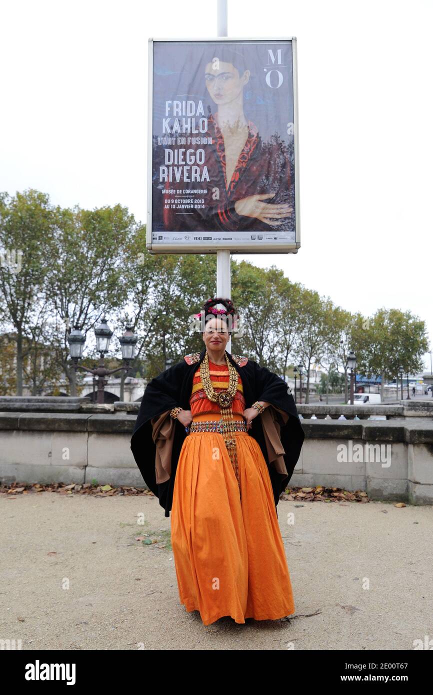 Exclusif. L'actrice péruvienne-malgache Lupe Velez arrive au Musée de l'Orangerie pour voir l'exposition 'Frida Kahlo/Diego Rivera. Art in Fusion' à Paris, France, le 04 novembre 2013. L'exposition a lieu en partenariat avec la pièce 'Frida Kahlo - attention peinture Fraiche' mise en scène et interprétée par Lupe Velez au Théâtre Dejazet. Photo d'Alban Wyters/ABACAPRESS.COM Banque D'Images