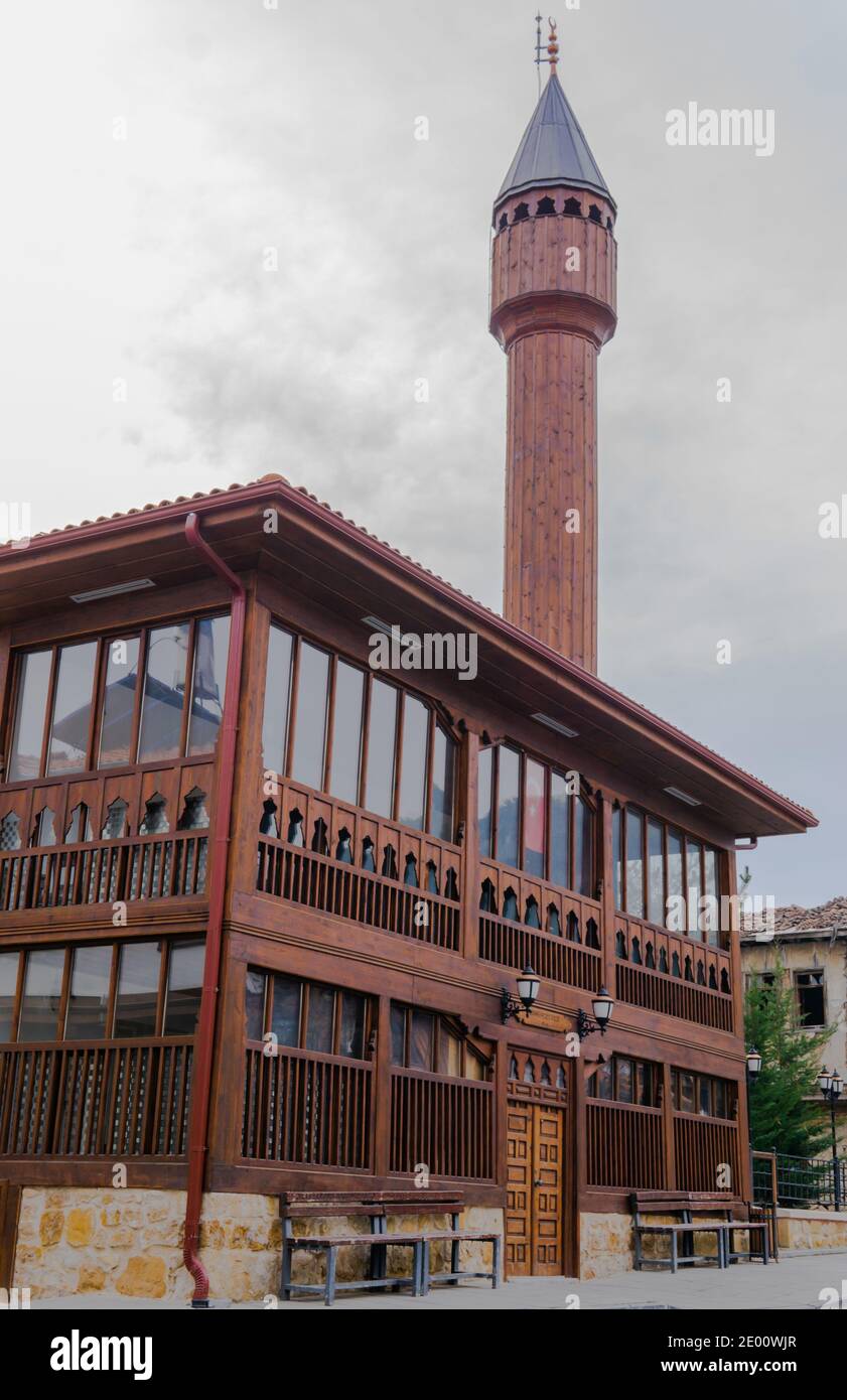 mosquée en bois et minaret. architecture ottomane mosquée en bois. Architecture turque. Mosquée Musa Fakih à Kastamonu Turquie Banque D'Images