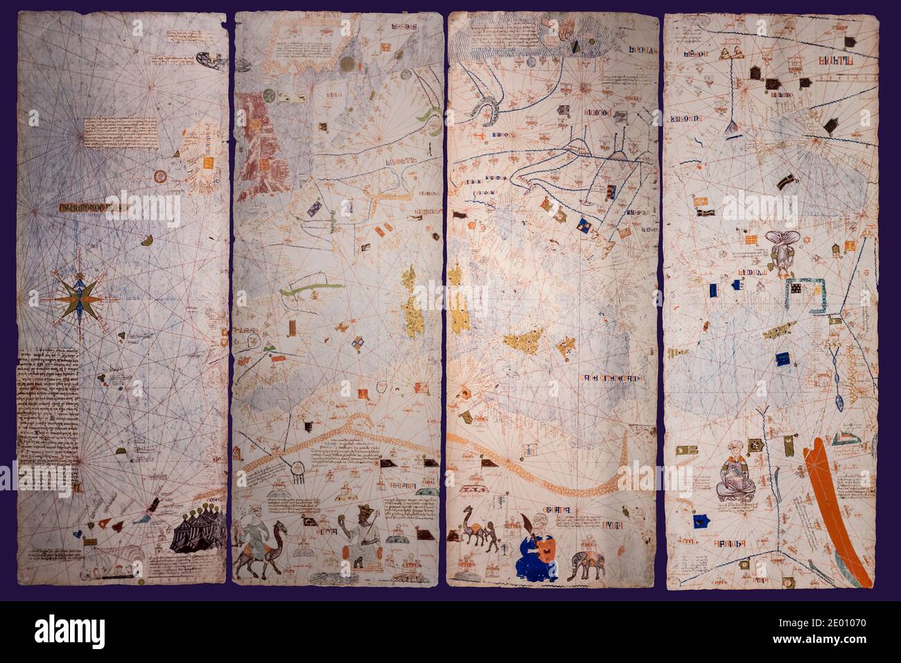 Valladolid, Espagne - 18 juillet 2020 : Atlas catalan, carte du monde médiéval créée en 1375. Reproduction au House Museum of Columbus, Valladolid, Espagne Banque D'Images