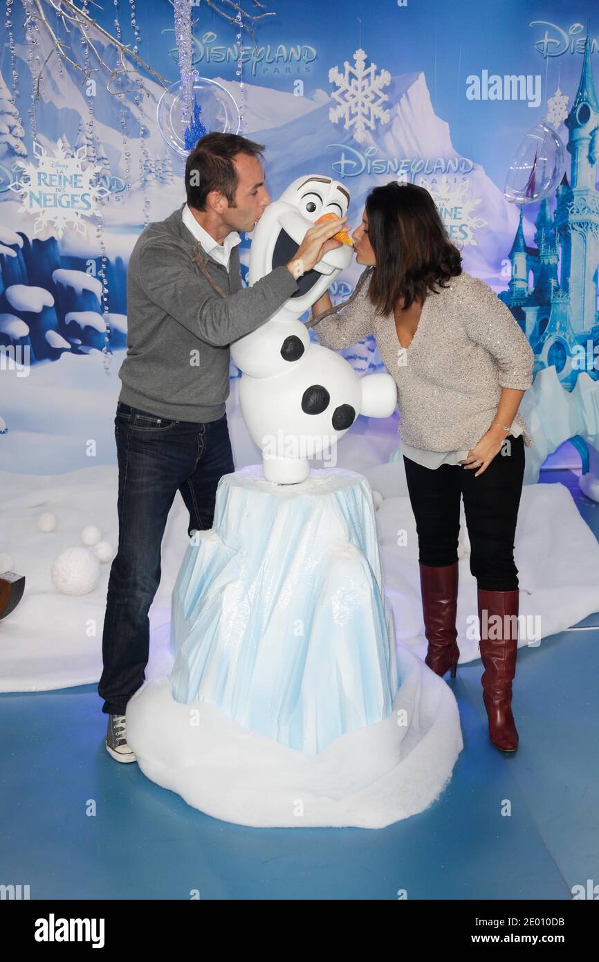 Jean-Philippe Doux et Faustine Bolaert participant à la journée d'ouverture de Noël à Disneyland Resort Paris à Marne-la-Vallée, le 09 novembre 2013. Photo de Jerome Domine/ABACAPRESS.COM Banque D'Images