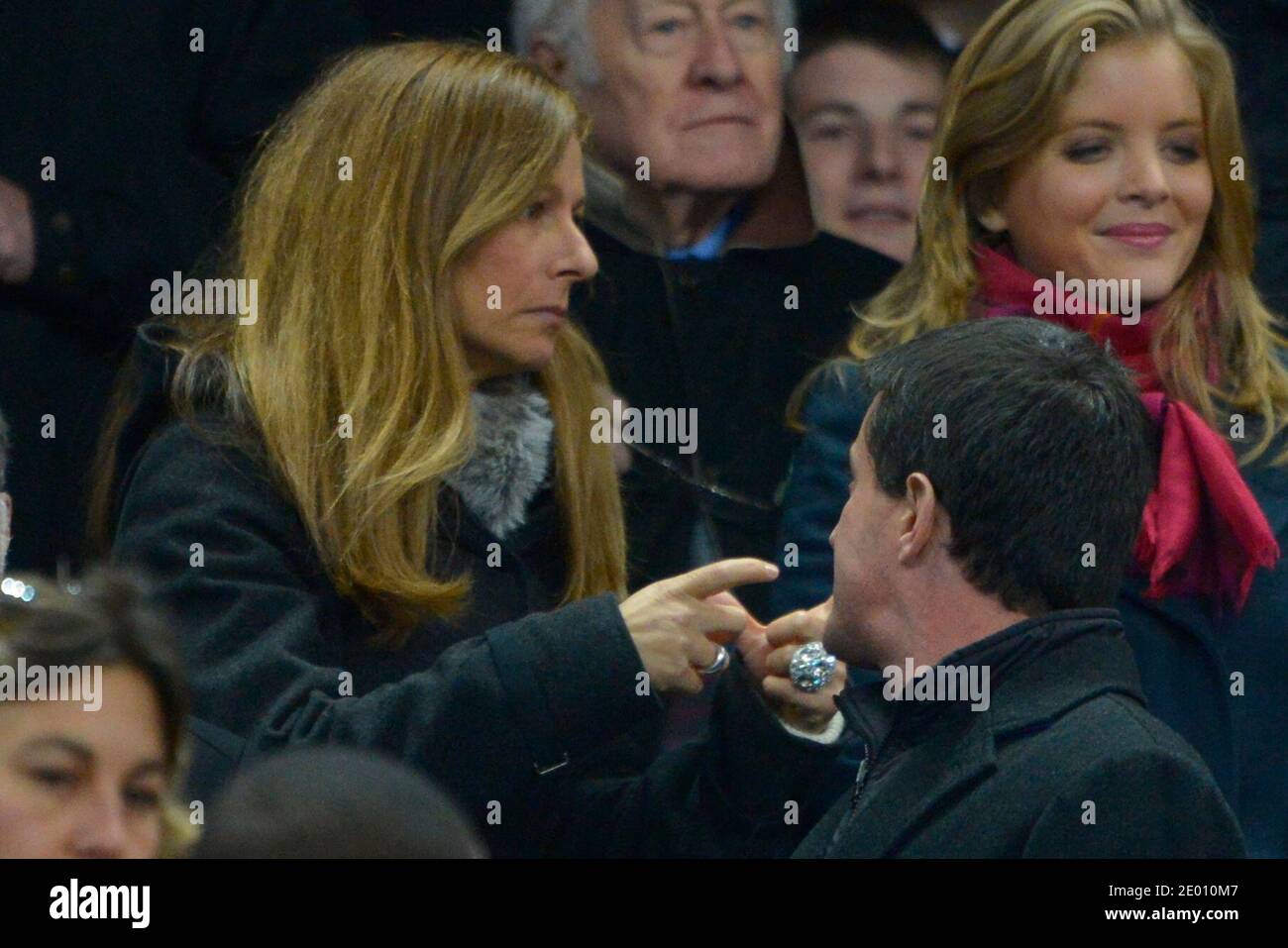 Manuel Valls lors d'un match international d'essai, France contre Nouvelle-Zélande tous les Noirs au Stade de France à Saintt-Denisbanlieue de Paris, France, le 9 novembre 2013. La Nouvelle-Zélande a gagné 26-19. Photo de Henri Szwarc/ABACAPRESS.COM Banque D'Images