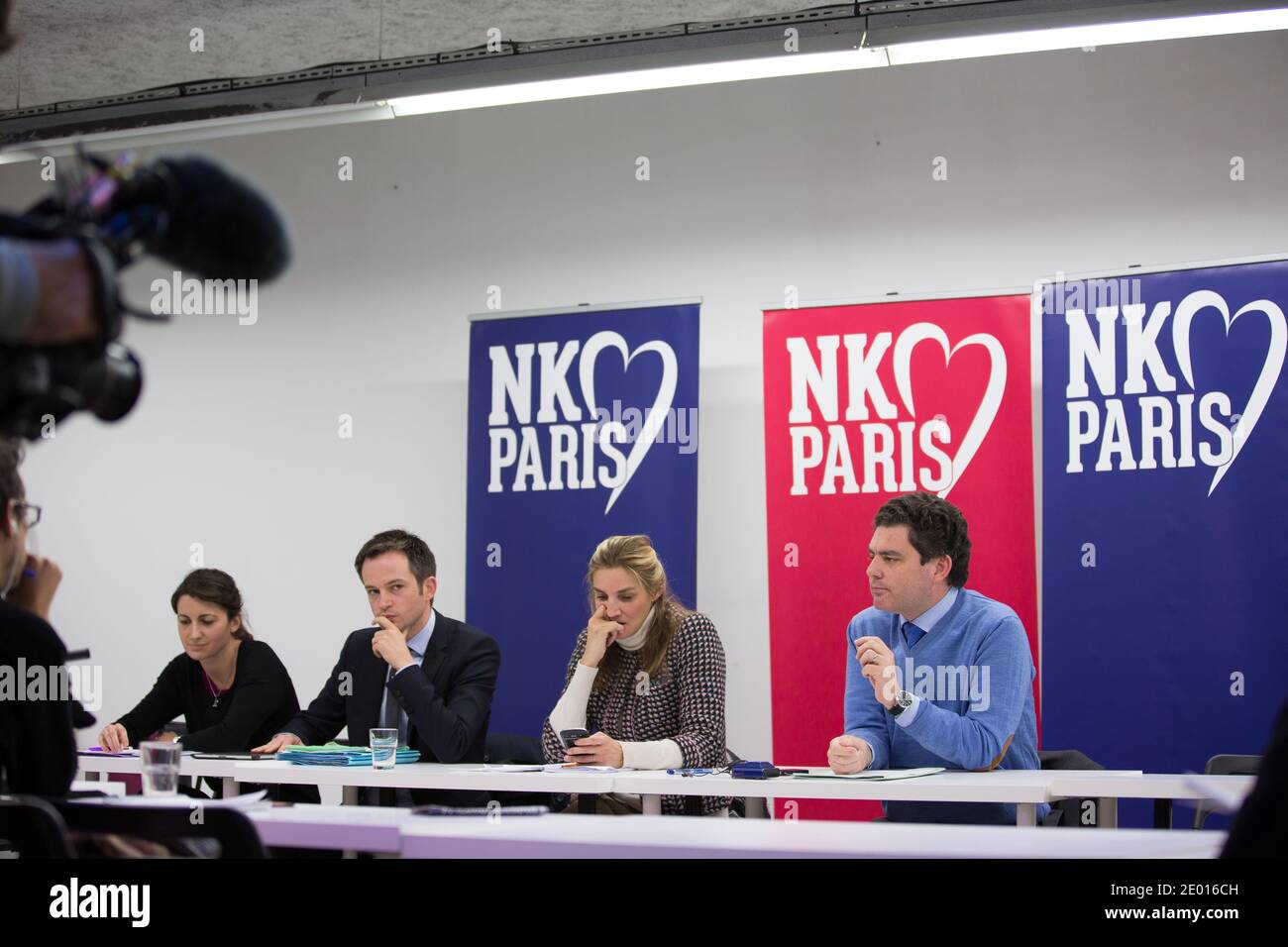 Candidat UMP aux élections municipales de Paris 2014, Nathalie Kosciusko-Morizet aka porte-parole de NKM (de gauche à droite) Valérie Montandon, Pierre Yves Bournazel, Agnes Evran, Vincent Roger photographié lors d'une conférence de presse, le 19 novembre 2013, au siège de la campagne à Paris, en France. Photo de Romain BoE/ABACAPRESS.COM Banque D'Images