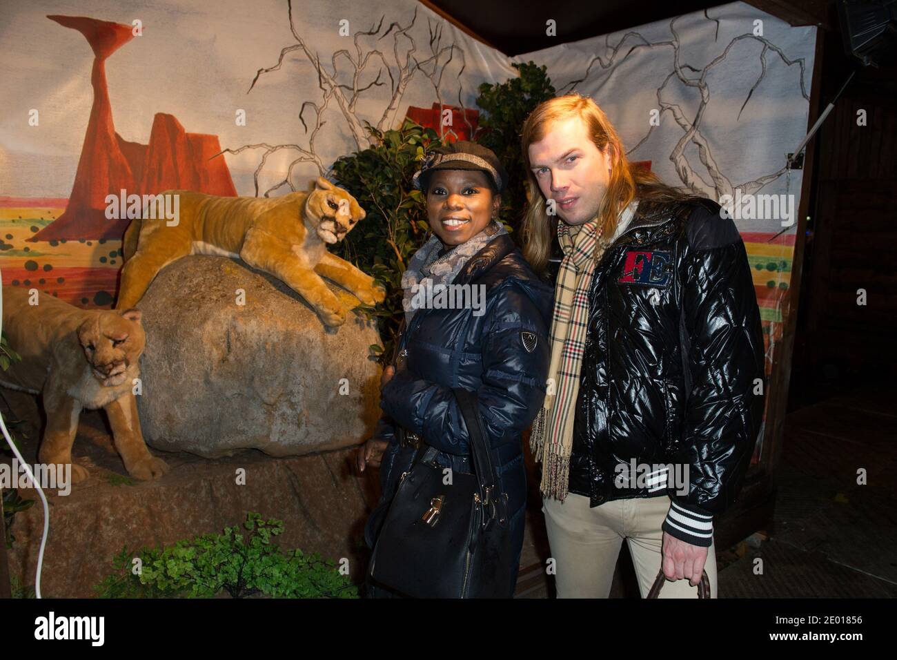 Surya Bonaly et Christophe Gularme participant au lancement de 'Paris Village de Noel' sur les champs-Elysées à Paris, France, le 20 novembre 2013. Photo de Laurent Zabulon/ABACAPRESS.COM Banque D'Images