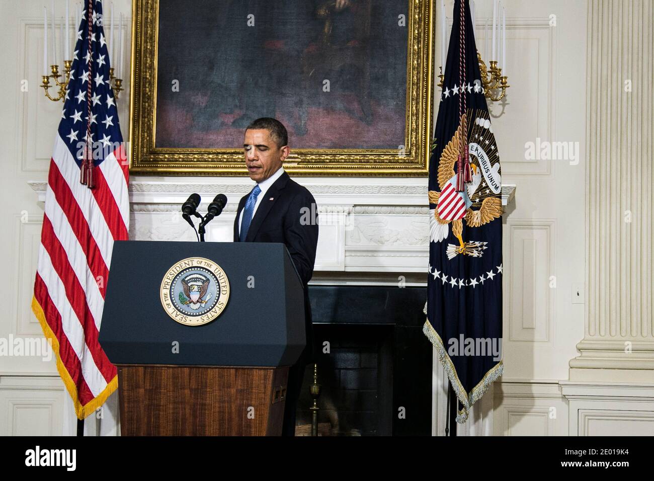 Le président Barack Obama fait une déclaration annonçant un accord intérimaire sur l'énergie nucléaire iranienne qui a été conclu dans le cadre des négociations entre l'Iran et six puissances mondiales, depuis la salle à manger de l'État à la Maison Blanche le 23 novembre 2013 à Washington, DC, États-Unis. L'un des principaux points d'achoppement dans les négociations a été l'insistance de l'Iran sur son droit d'enrichir de l'uranium. Photo de T.J. Kirkpatrick/Pool/ABACAPRESS.COM Banque D'Images