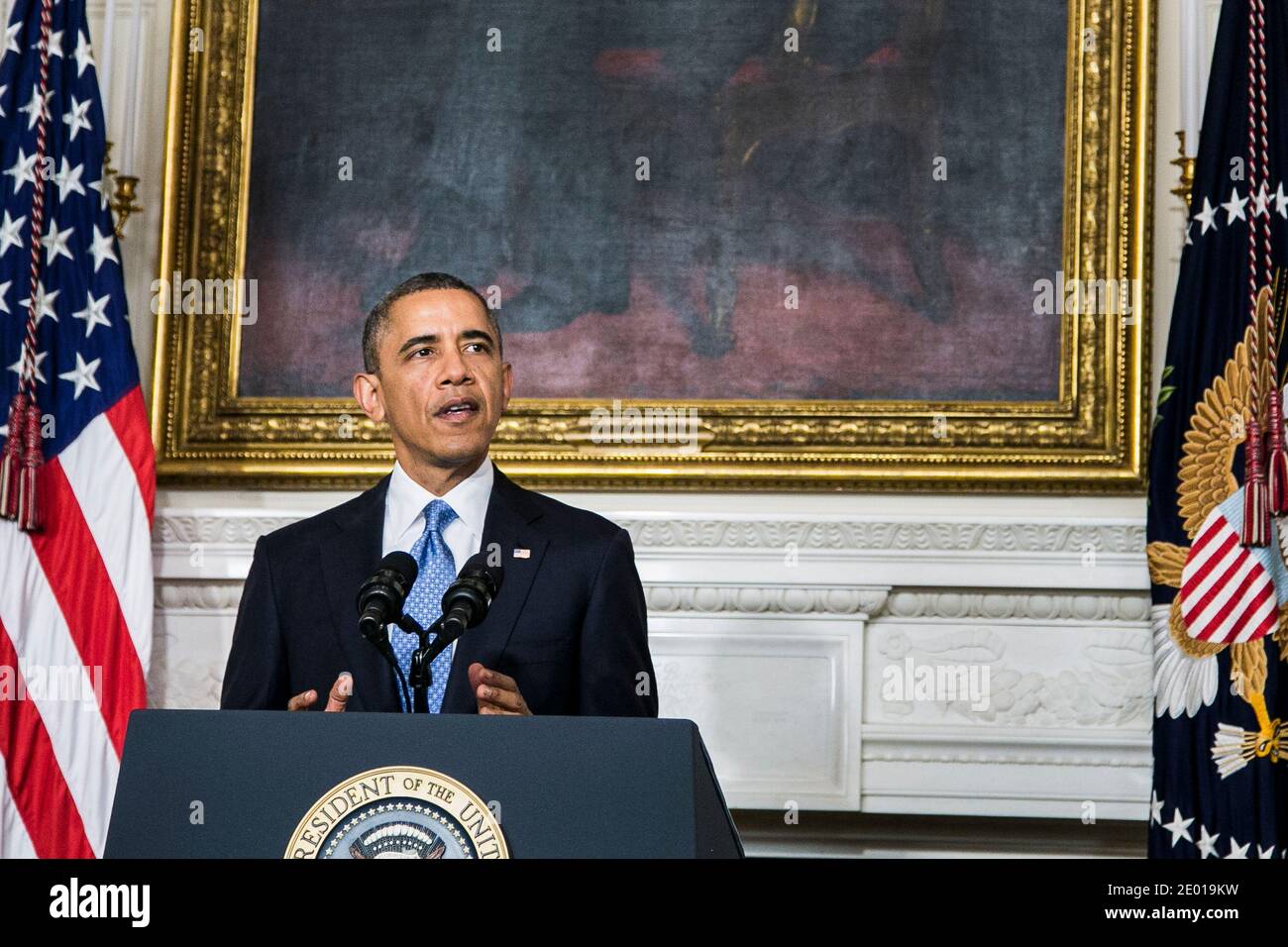 Le président Barack Obama fait une déclaration annonçant un accord intérimaire sur l'énergie nucléaire iranienne qui a été conclu dans le cadre des négociations entre l'Iran et six puissances mondiales, depuis la salle à manger de l'État à la Maison Blanche le 23 novembre 2013 à Washington, DC, États-Unis. L'un des principaux points d'achoppement dans les négociations a été l'insistance de l'Iran sur son droit d'enrichir de l'uranium. Photo de T.J. Kirkpatrick/Pool/ABACAPRESS.COM Banque D'Images