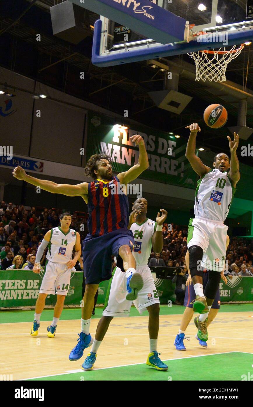 David Lightty de Nanterre lutte contre Victor Sada de Barcelone lors d'un match EuroLeague basket-ball saison régulière Groupe A, Nanterre vs Barcelone à Halle Carpentier, Paris, France le 6 décembre 2013. Barcelone a gagné 82-78. Photo de Henri Szwarc/ABACAPRESS.COM Banque D'Images