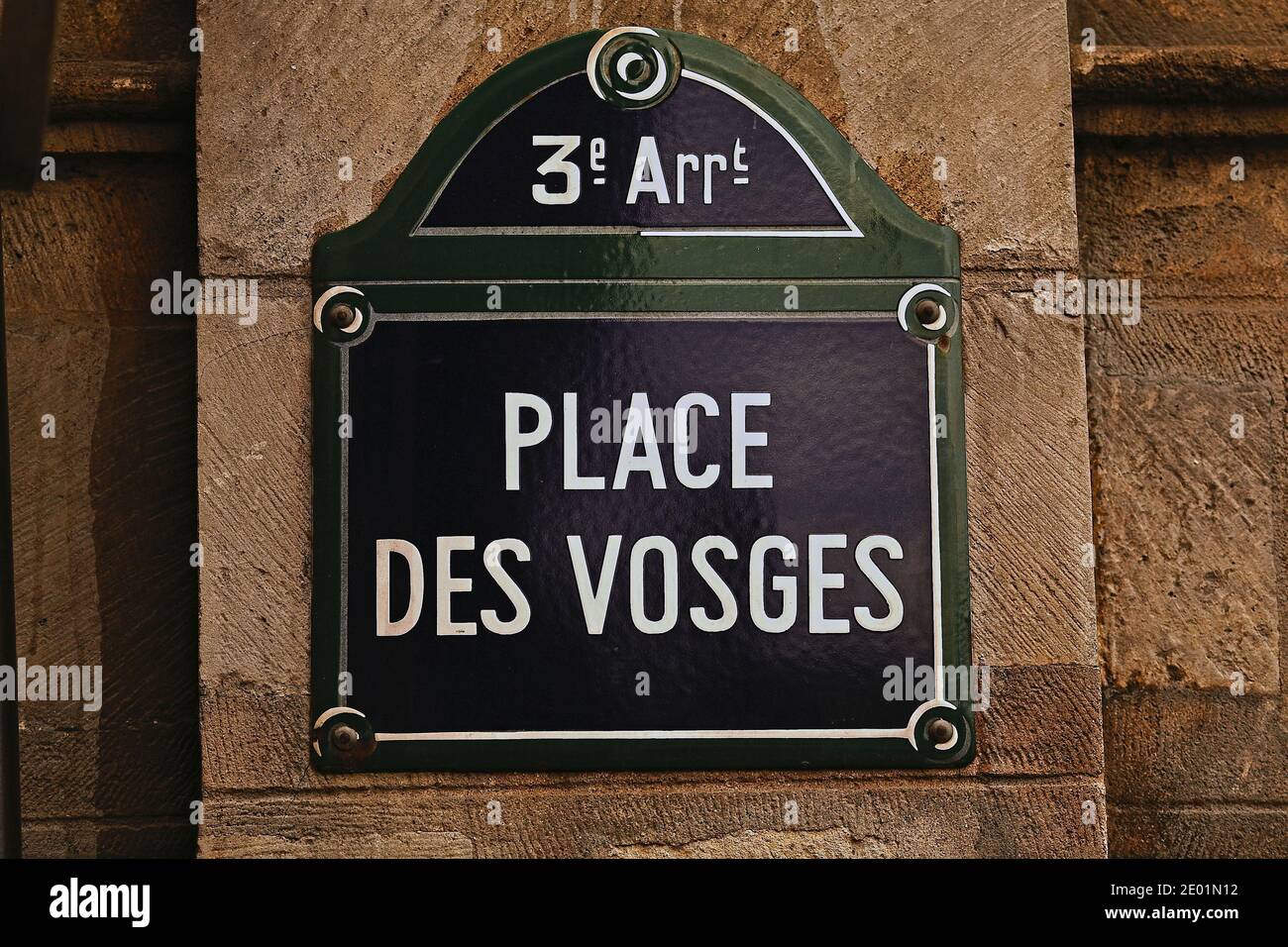 Plaque de rue Place des Vosges à Paris, France Banque D'Images