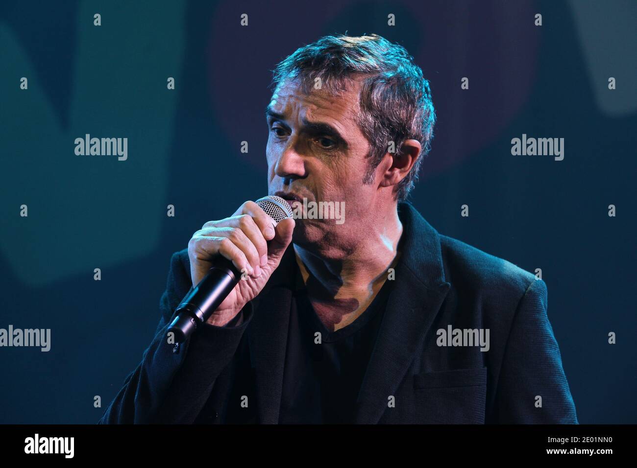 Julien Clerc se présente en direct lors du 50e anniversaire de l'Inter-France, à la Gaite lyrique, à Paris, en France, le 8 décembre 2013. Photo de Audrey Poree/ABACAPRESS.COM Banque D'Images